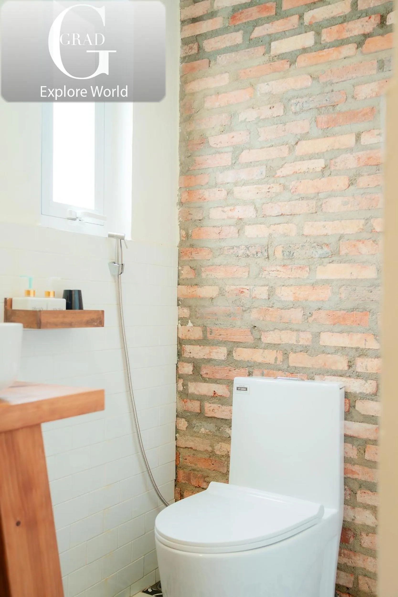 Toilet in Hoang Yen Villa & Coffee