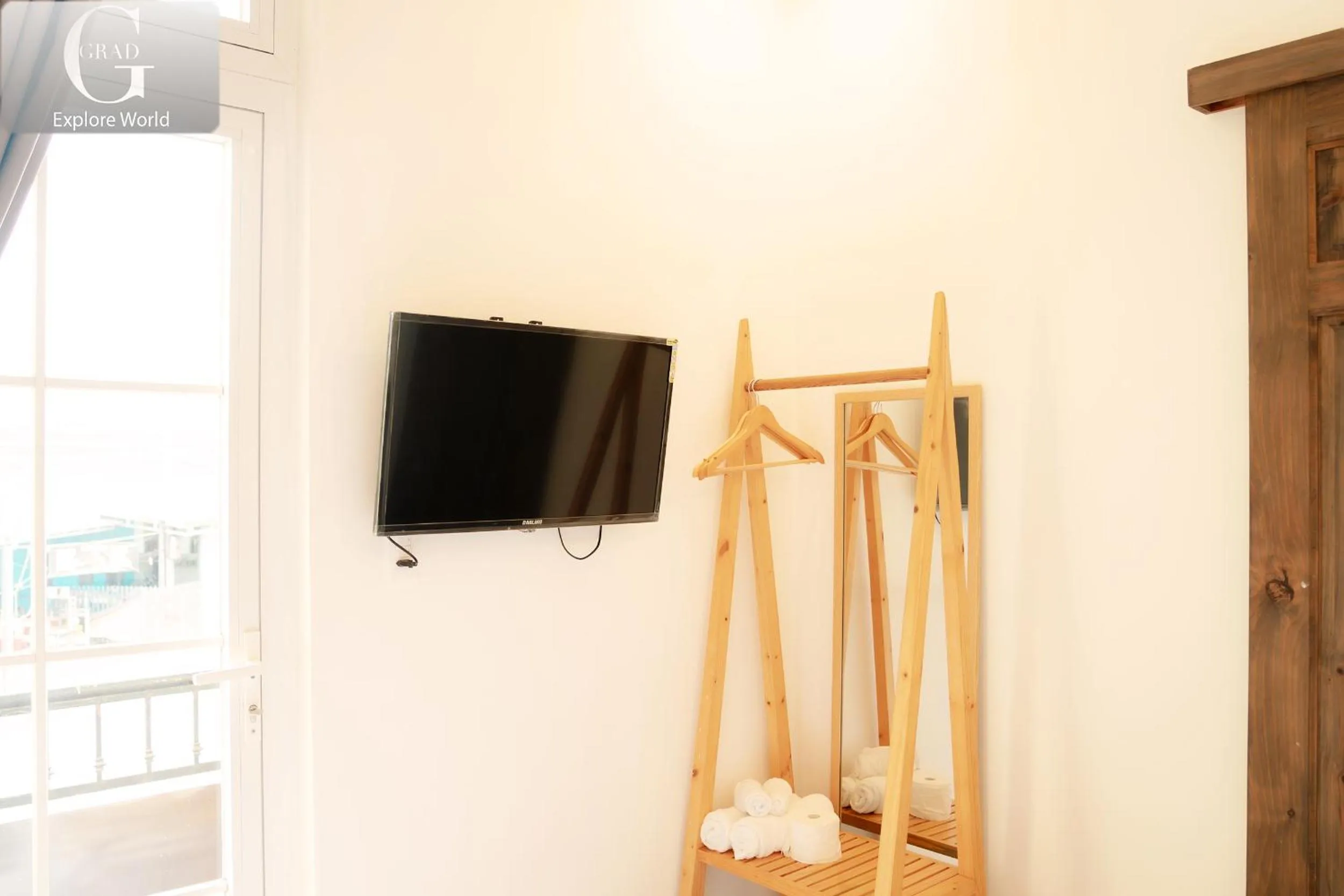 TV and multimedia in Hoang Yen Villa & Coffee