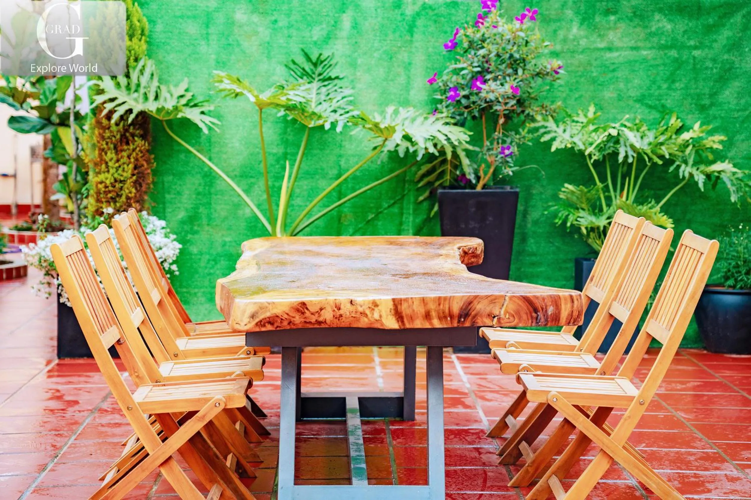 Seating area in Hoang Yen Villa & Coffee