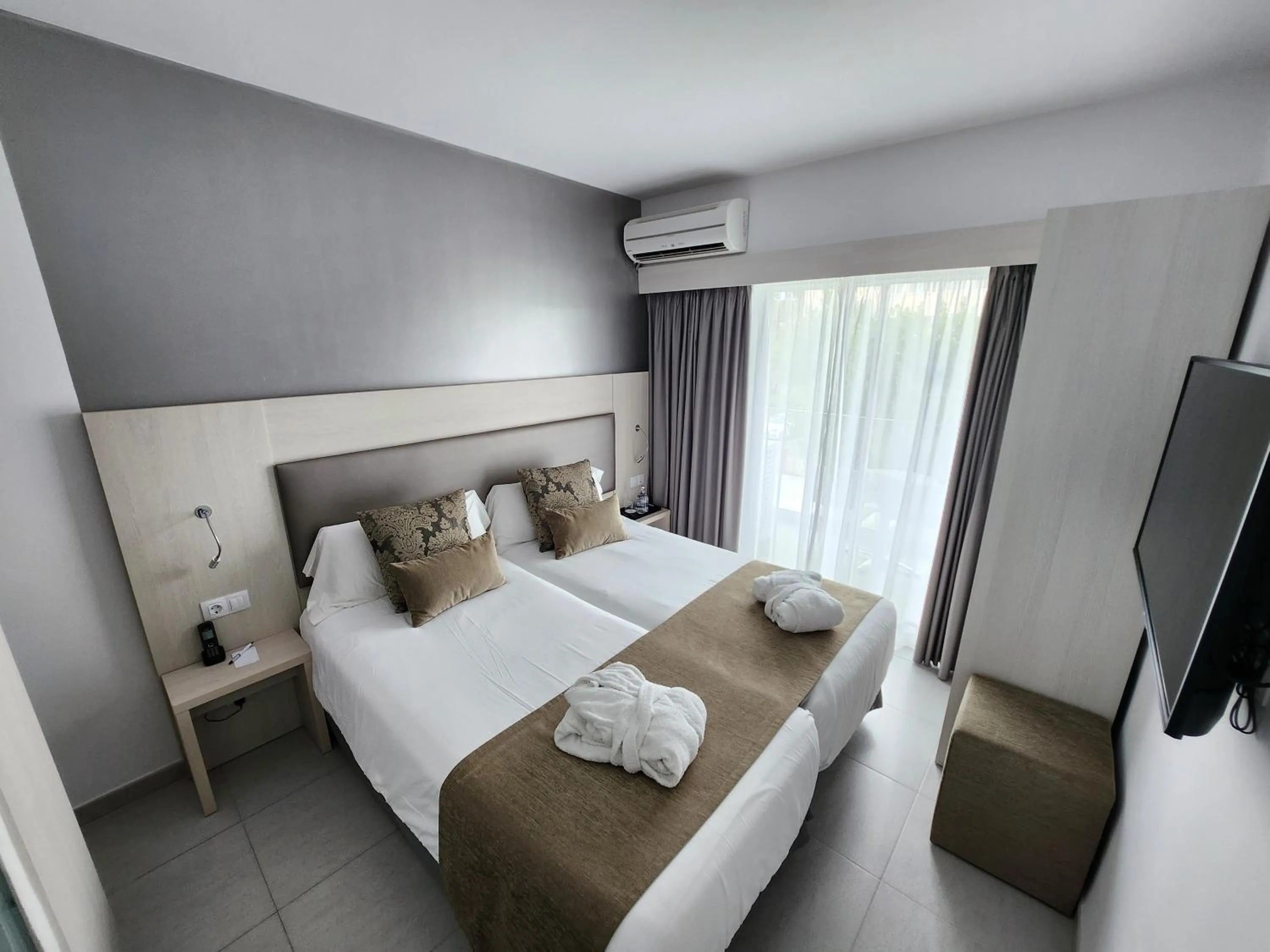 Bed in Diamante Paguera Boutique Hotel