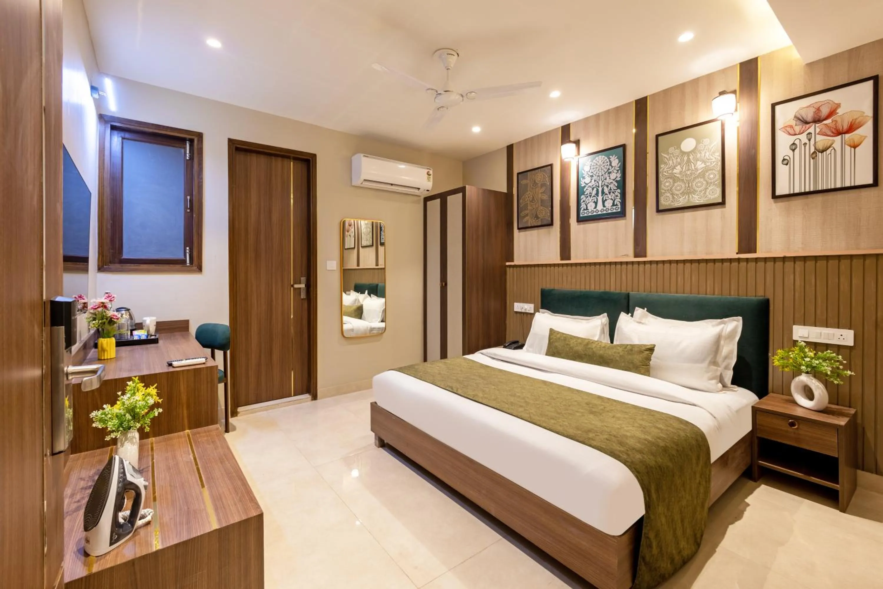 Day Use Room for 6 Hours, From 10 AM to 6 PM in Saltstayz Premier - Paschim Vihar