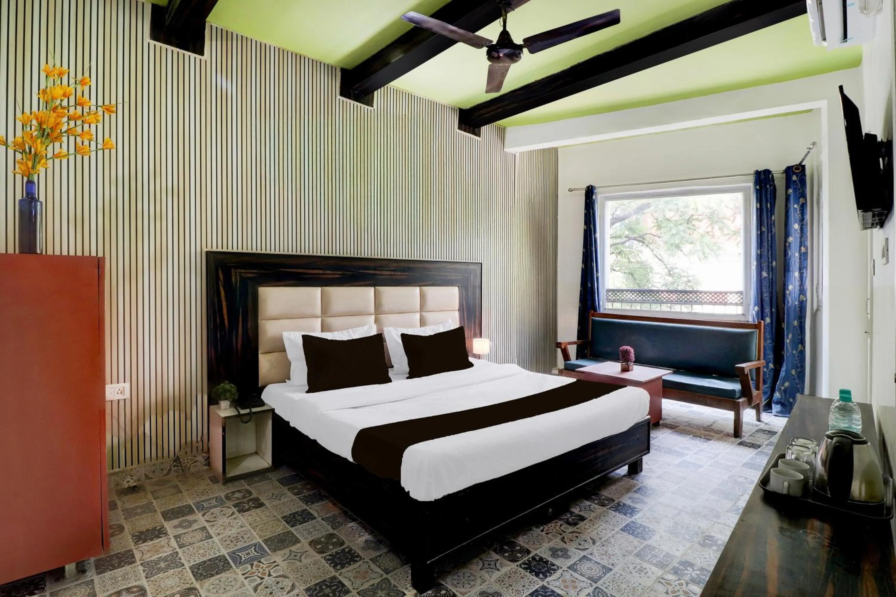 Bedroom, Bed in Hotel O Tehsil Chowk Doon Hospital Formerly Hotel Comfort