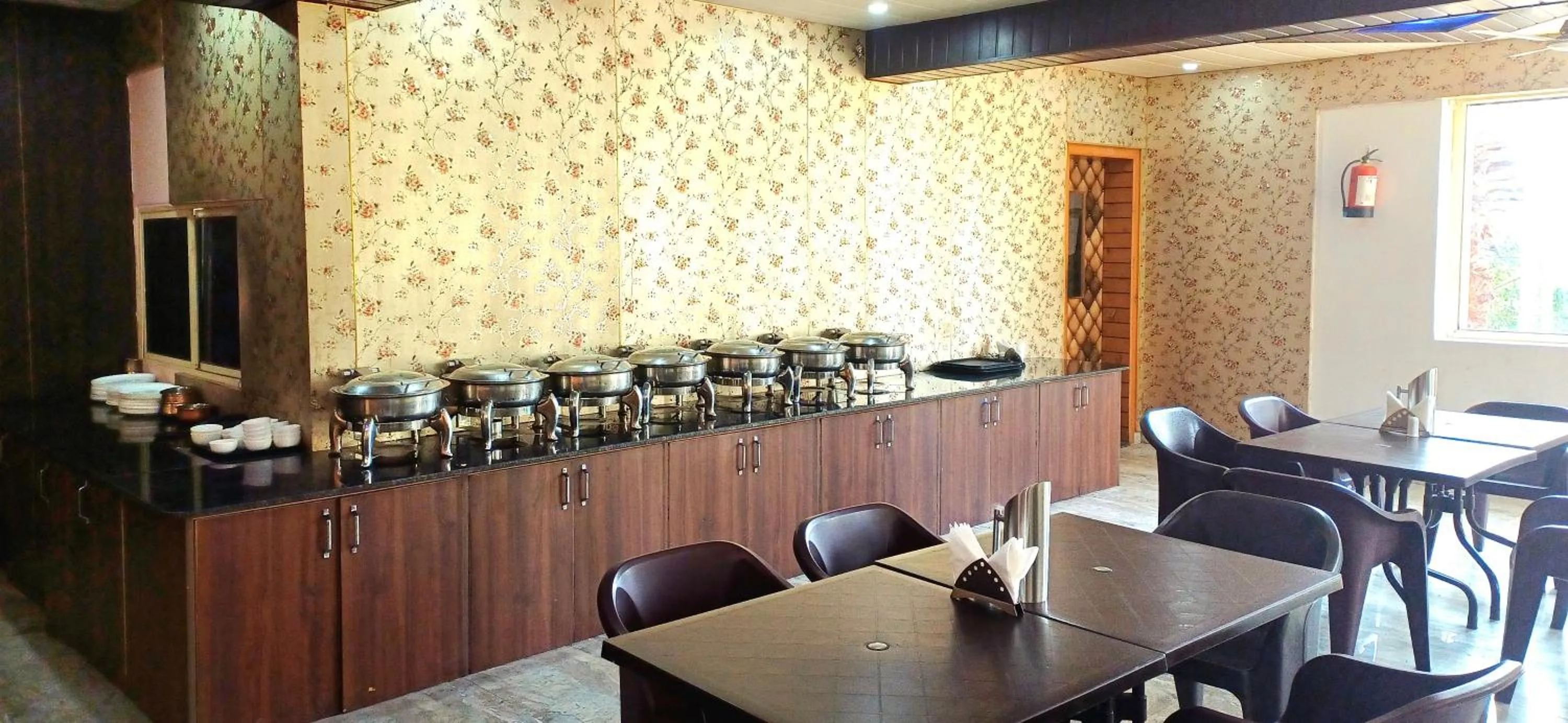 Restaurant/places to eat in The Nature View Resort by Ohana