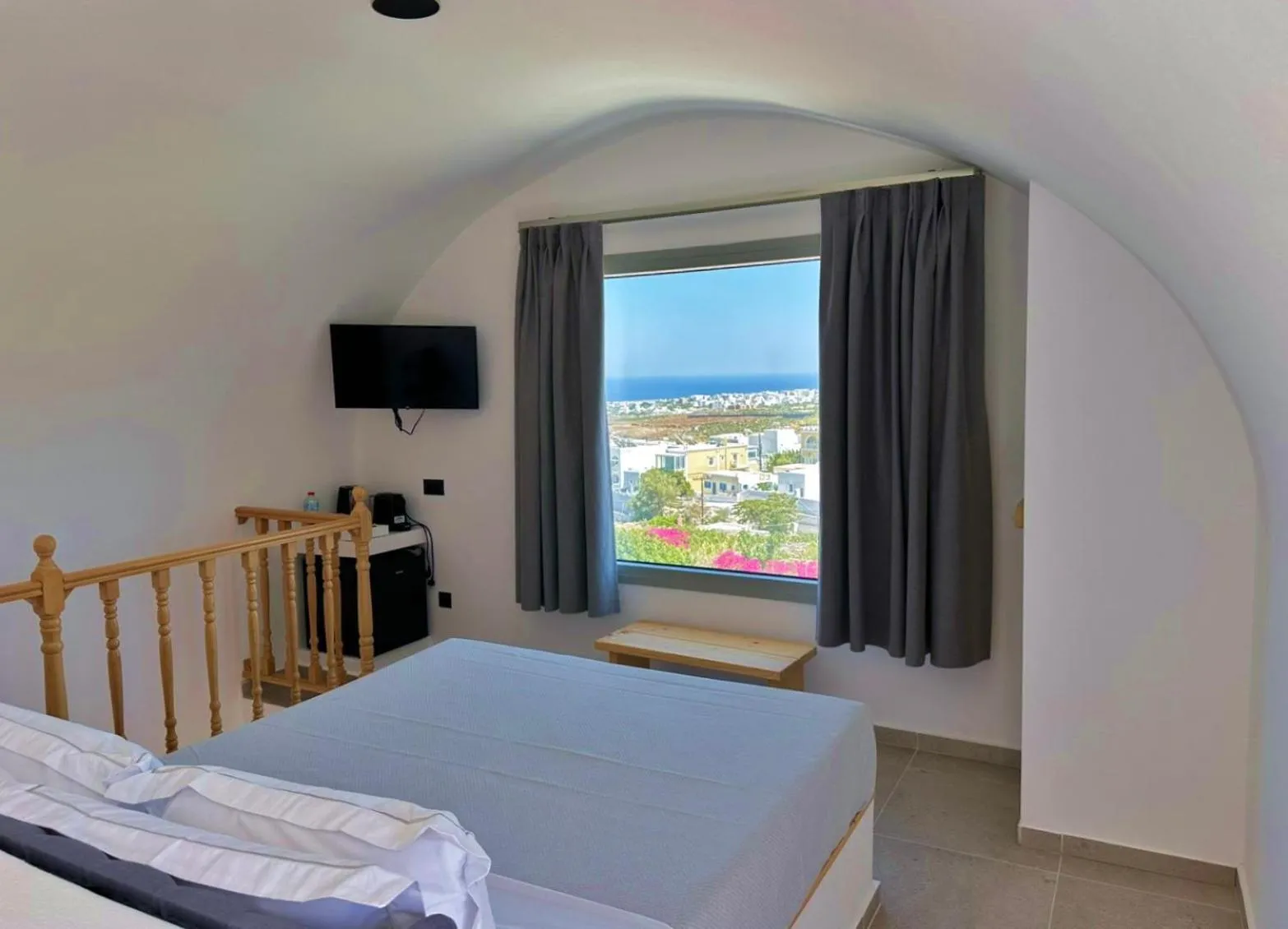 Deluxe Family Maisonette with Balcony and Sea View in Lovely Hot-L