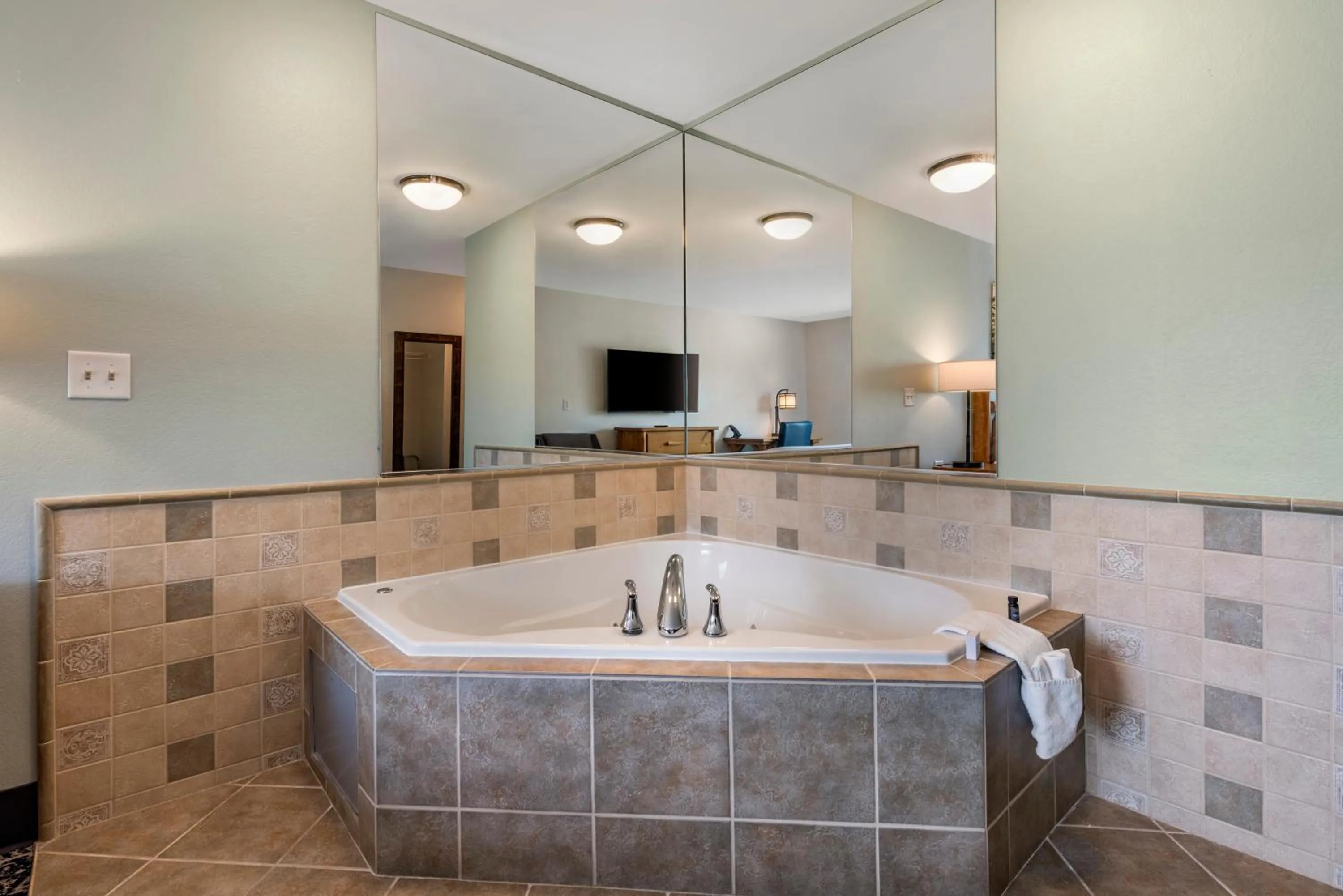 Hot Tub in Three Bears Resort Waterpark Near Tomah Ascend Collection