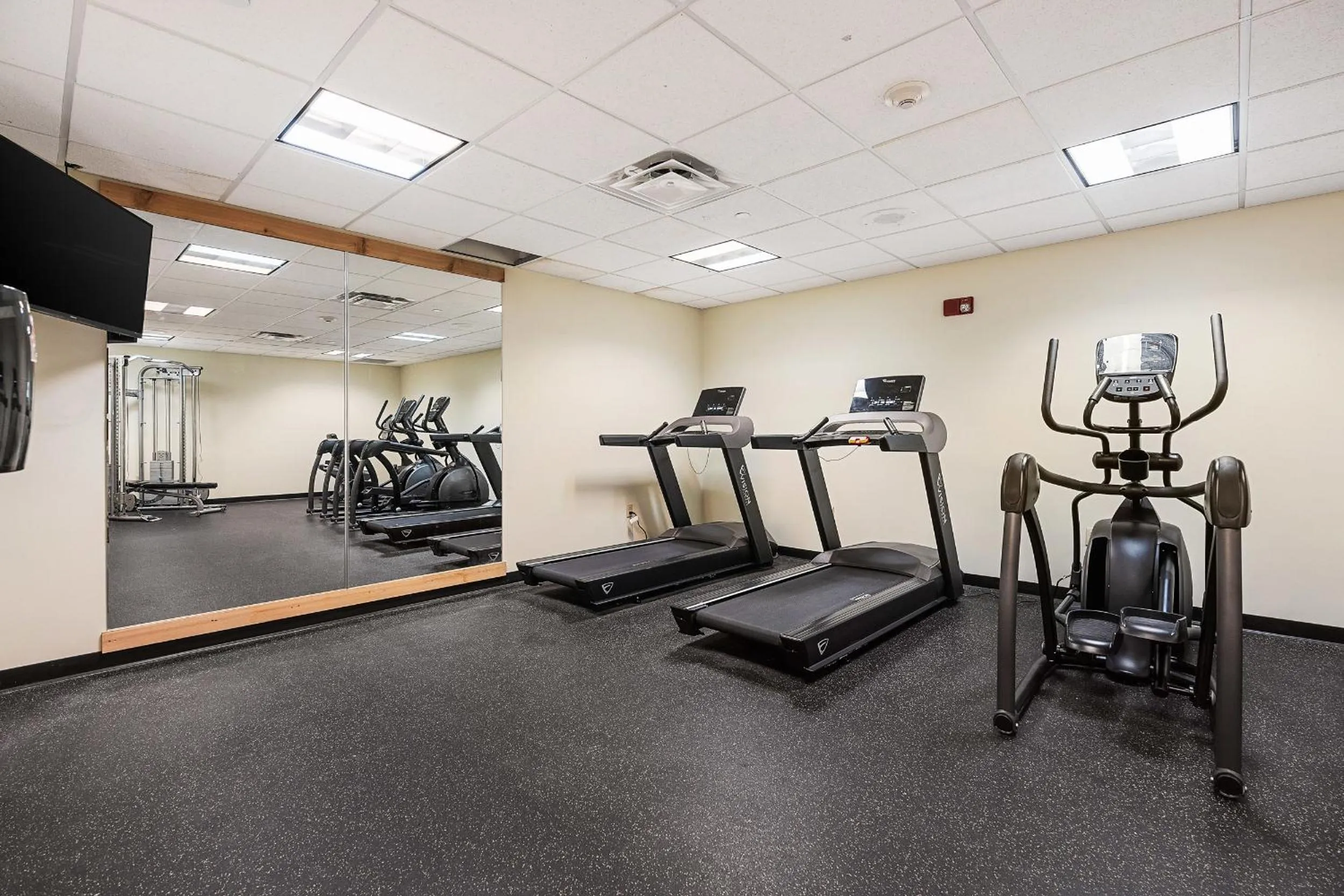 Fitness centre/facilities in Three Bears Resort Waterpark Near Tomah Ascend Collection