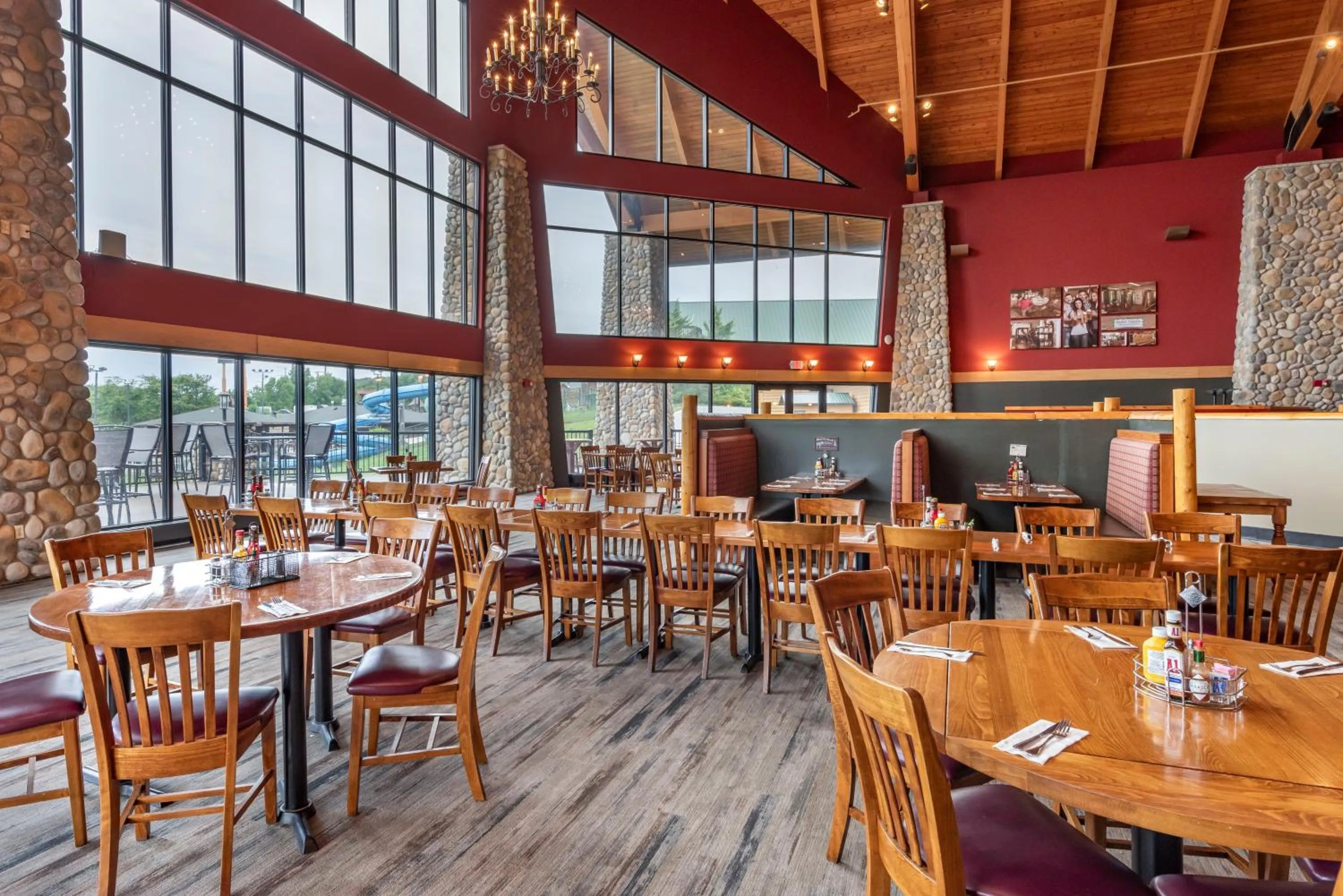 Restaurant/places to eat in Three Bears Resort Waterpark Near Tomah Ascend Collection