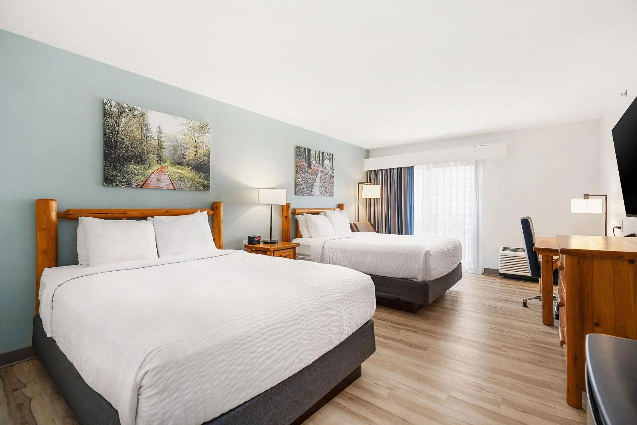 Communal lounge/ TV room, Bed in Three Bears Resort Waterpark Near Tomah Ascend Collection