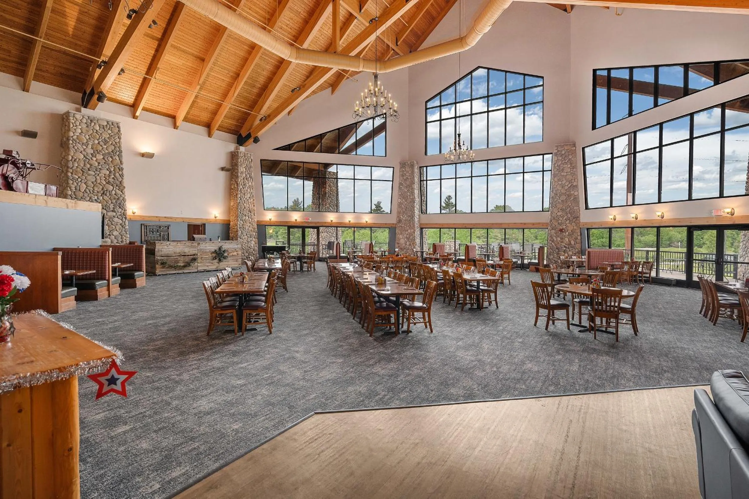 Restaurant/places to eat in Three Bears Resort Waterpark Near Tomah Ascend Collection