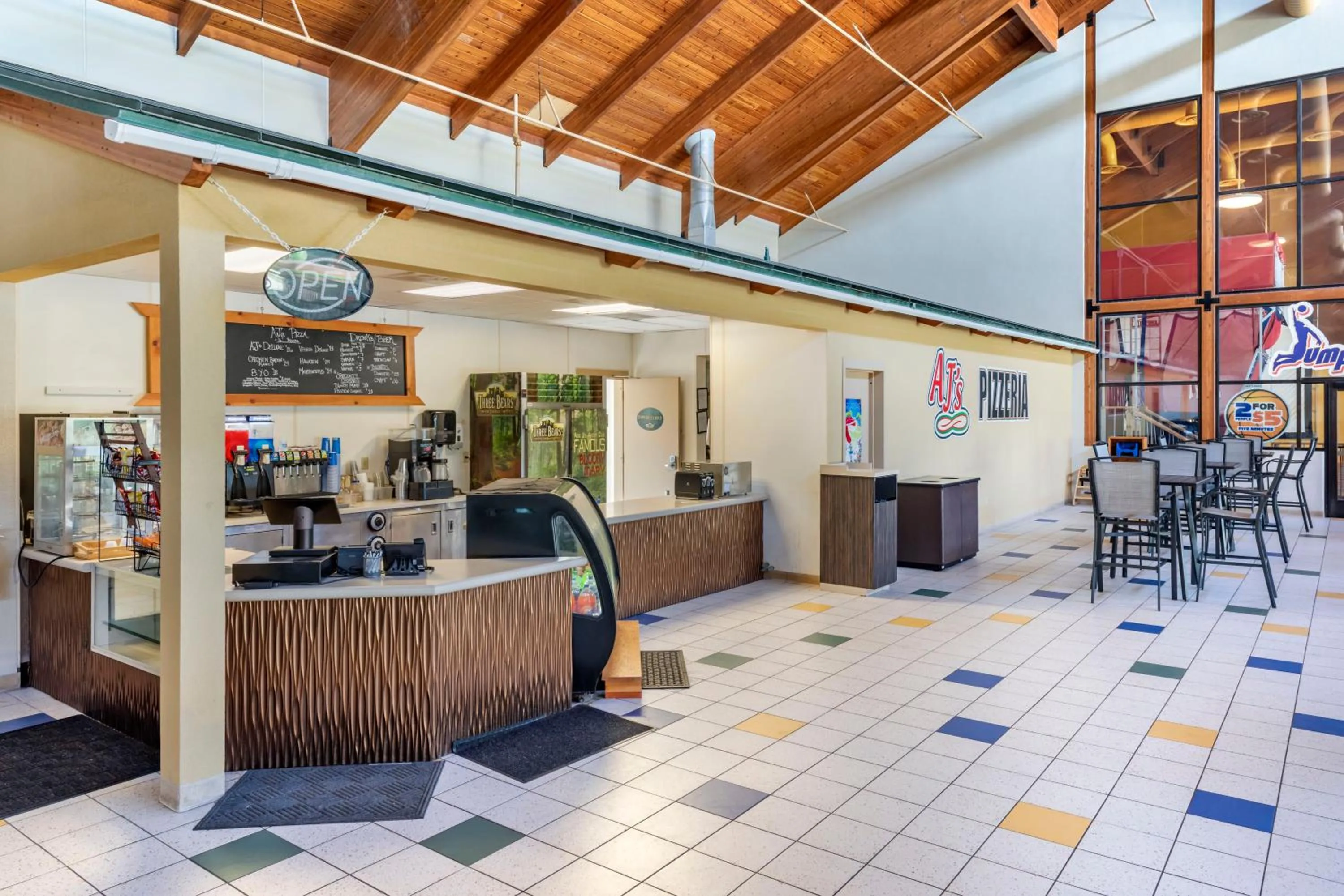 Restaurant/places to eat in Three Bears Resort Waterpark Near Tomah Ascend Collection