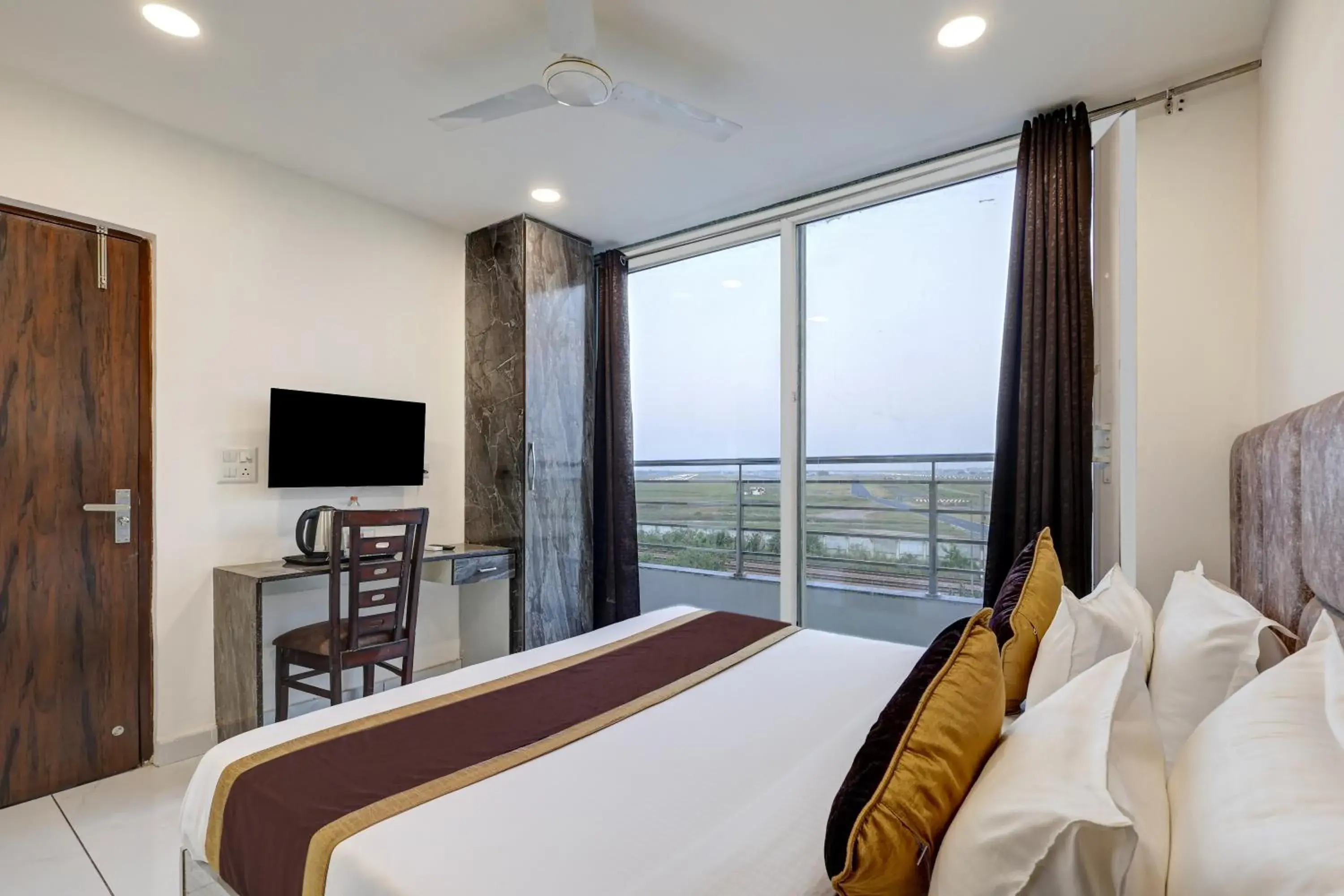 Mauryan Signature hotel with Airport View Mauryan Signature hotel with Airport View