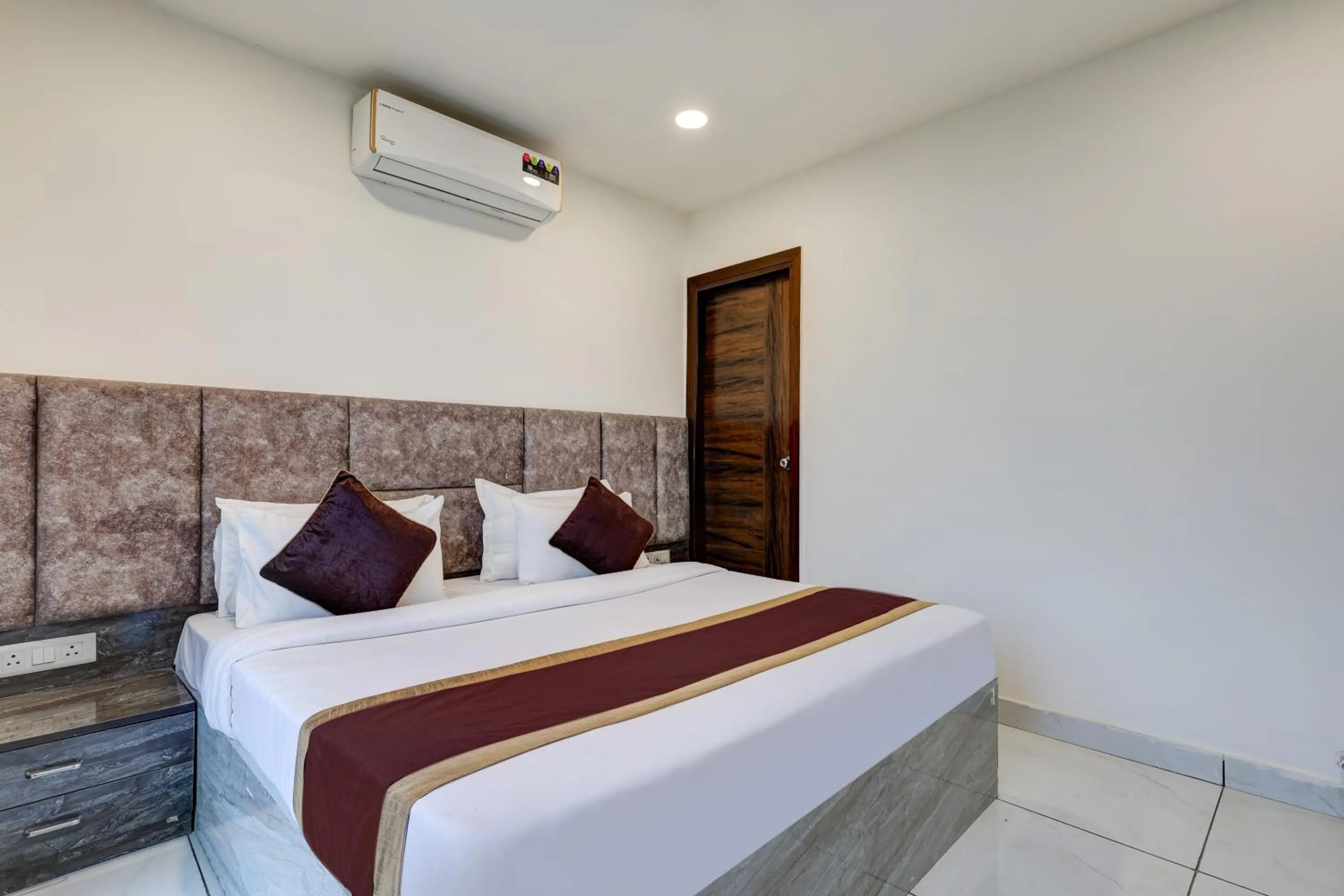Mauryan Signature hotel with Airport View