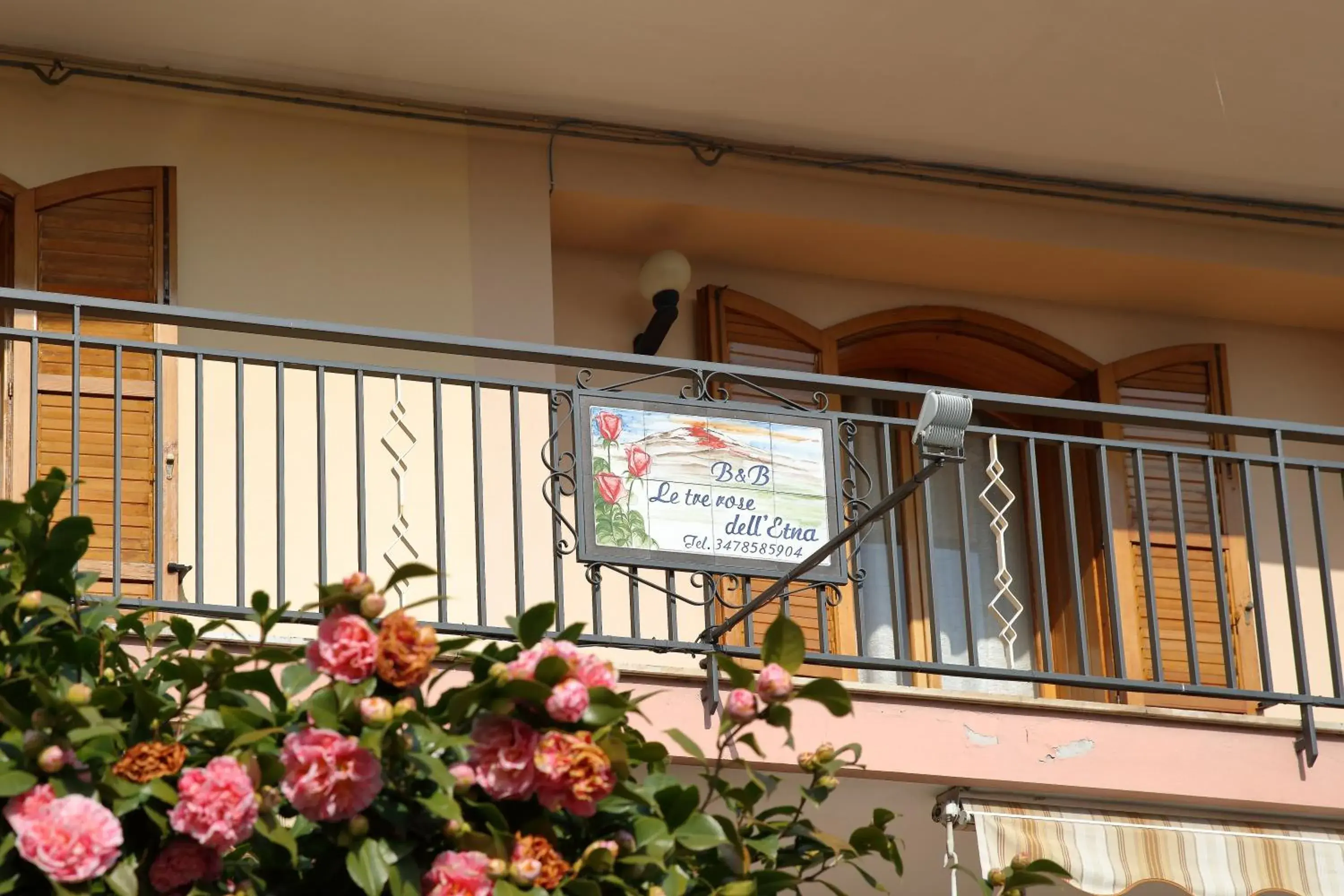 Large Double Room in B&B Le Tre rose dell'Etna Large Double Room in B&B Le Tre rose dell'Etna