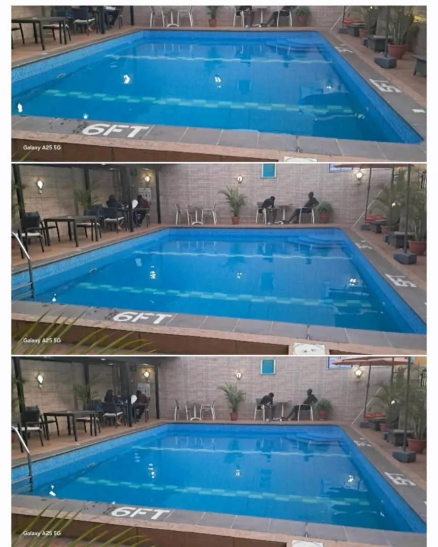 Swimming pool in Bolton White Residence