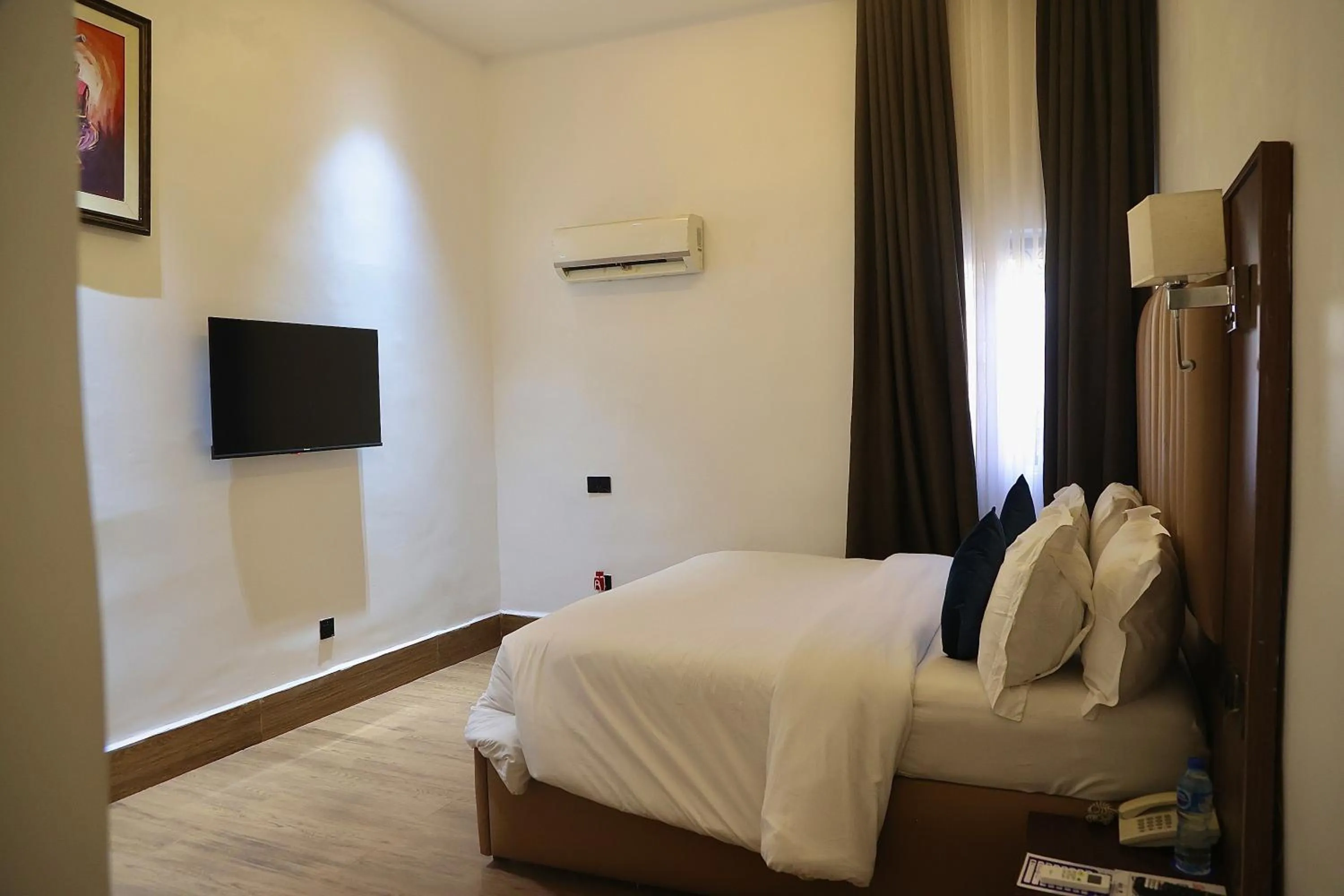 Bed in Bolton White Residence