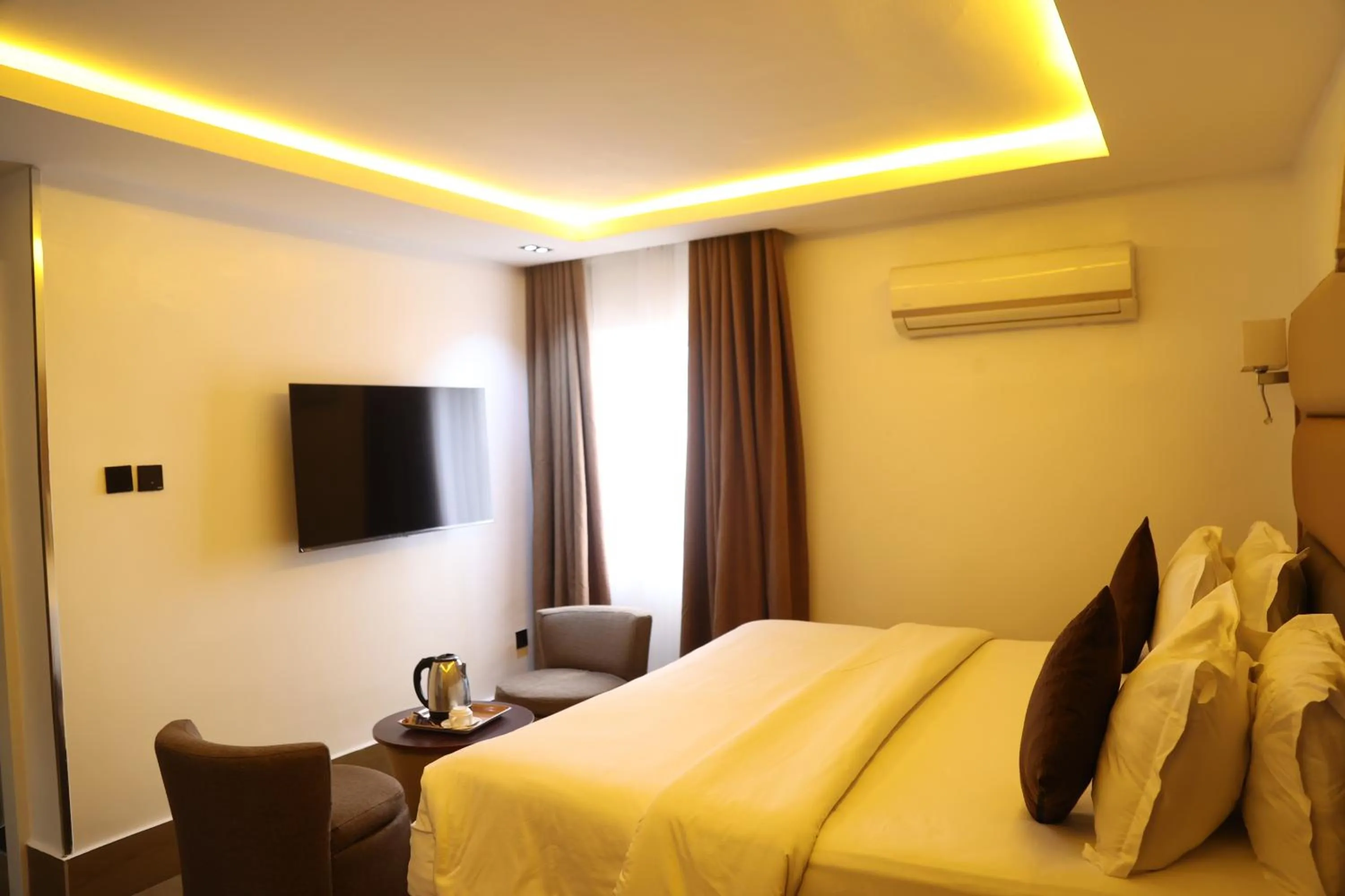 Bed in Bolton White Residence