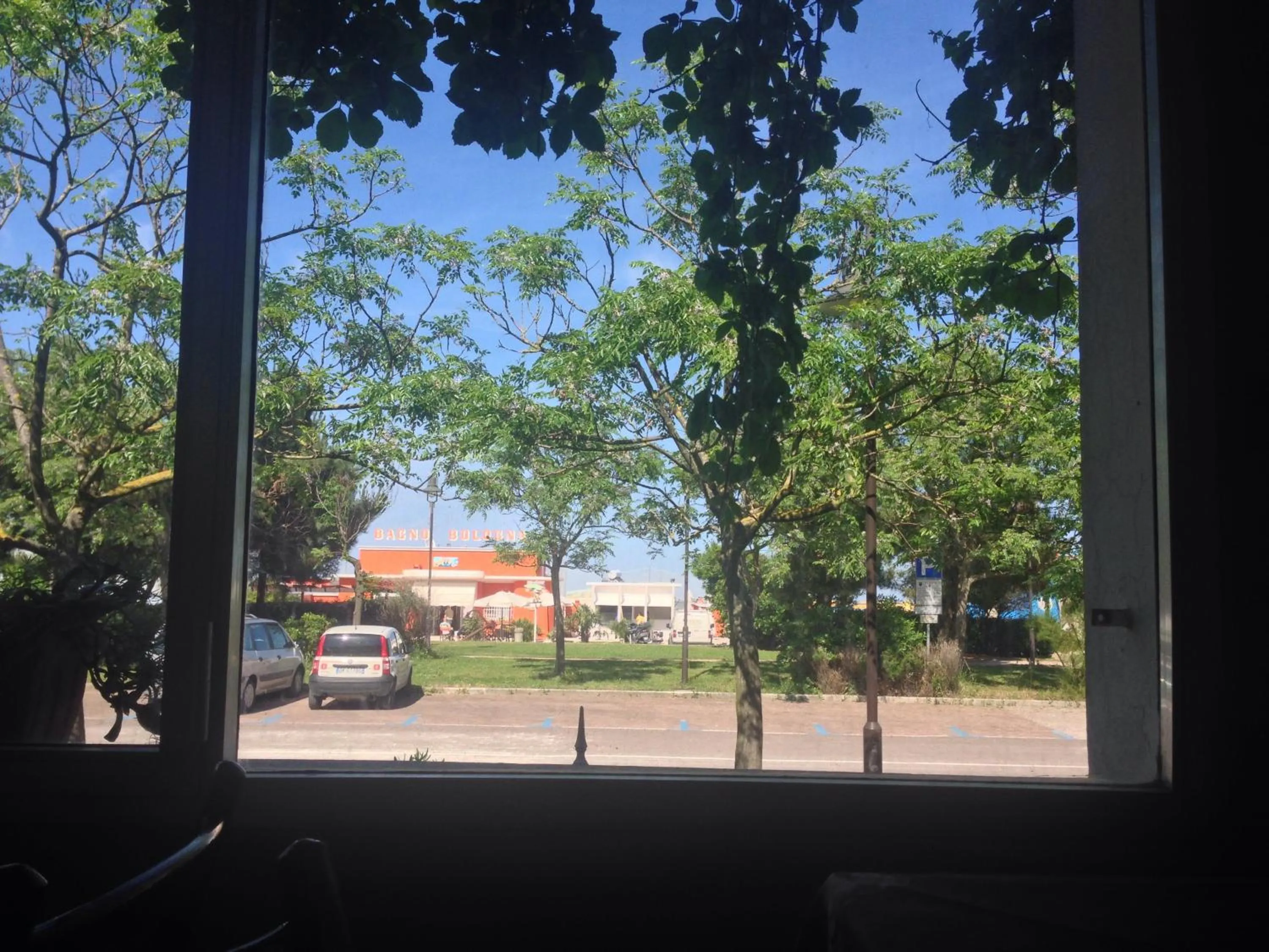 Restaurant/places to eat in Hotel Flora