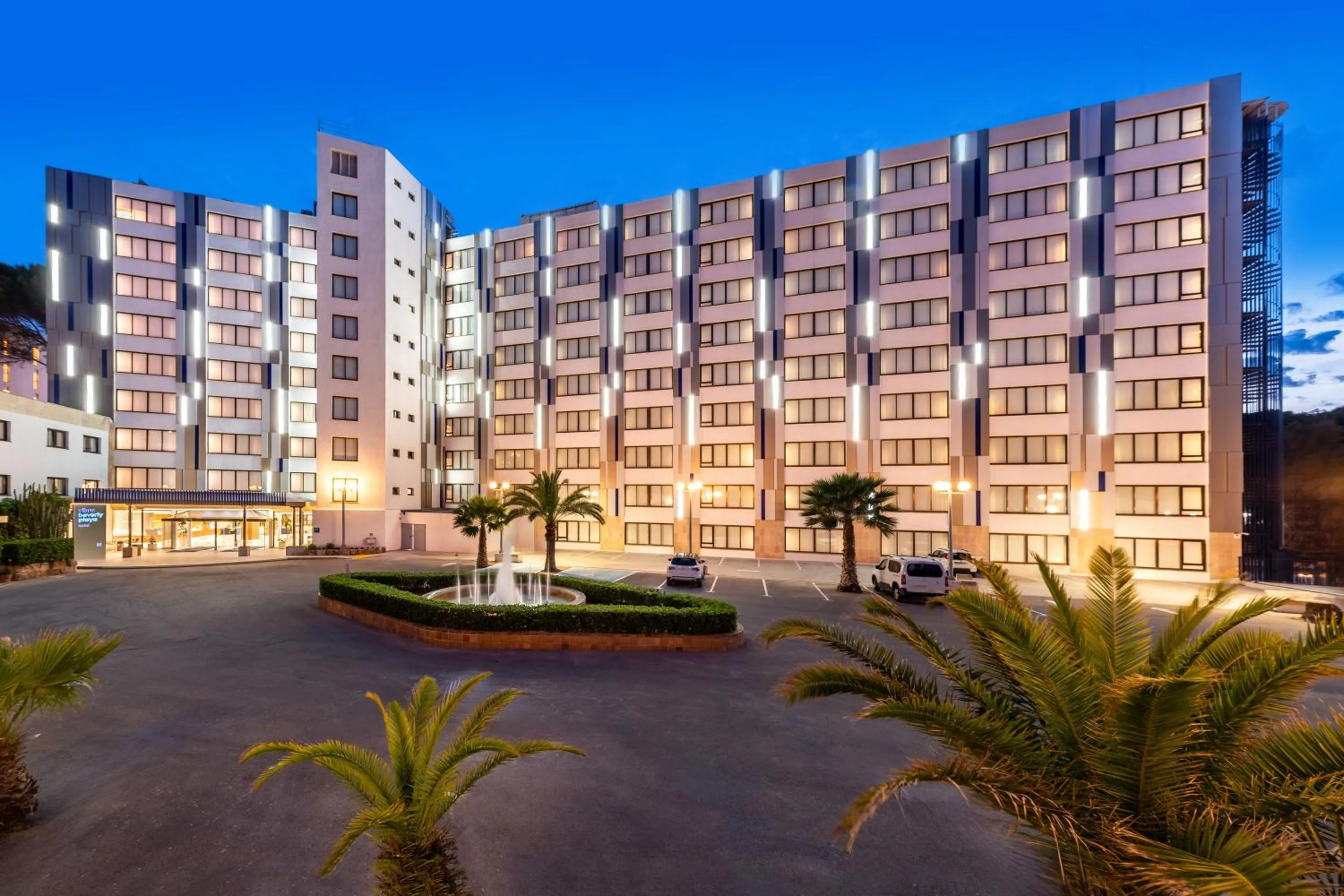Facade/entrance in Hotel Vibra Beverly Playa