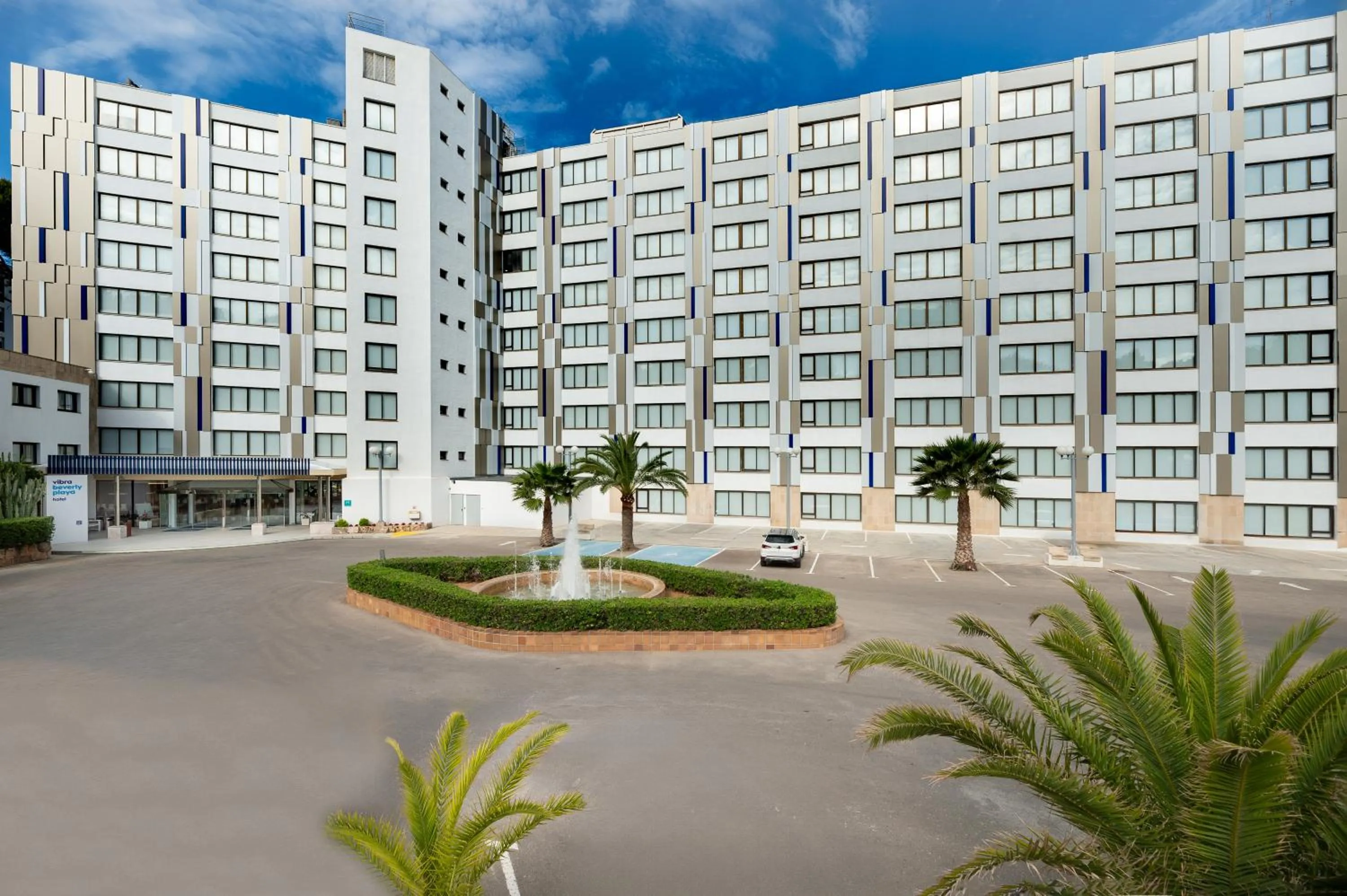 Facade/entrance in Hotel Vibra Beverly Playa