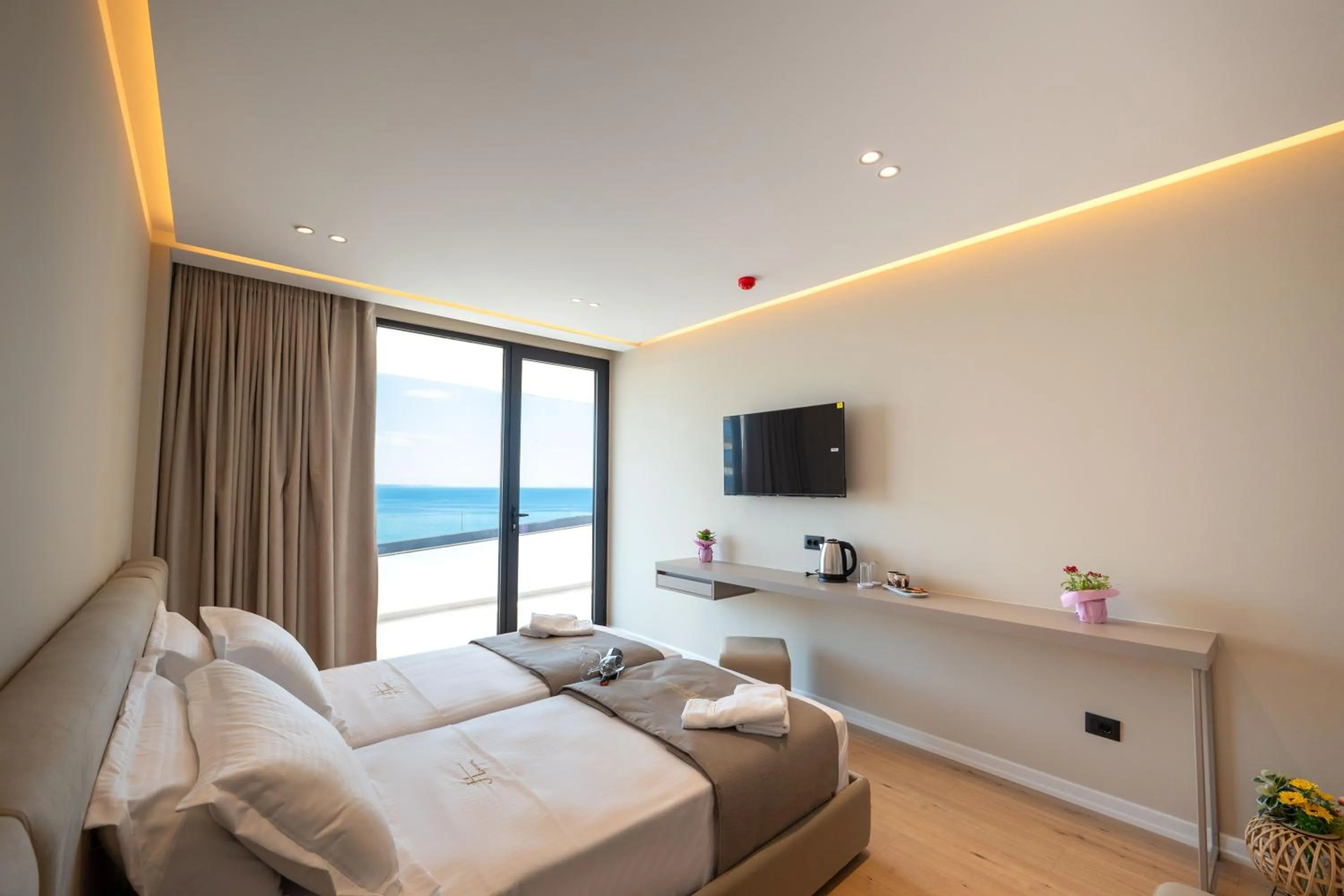 TV and multimedia, Bed in Jako Premium Hotel