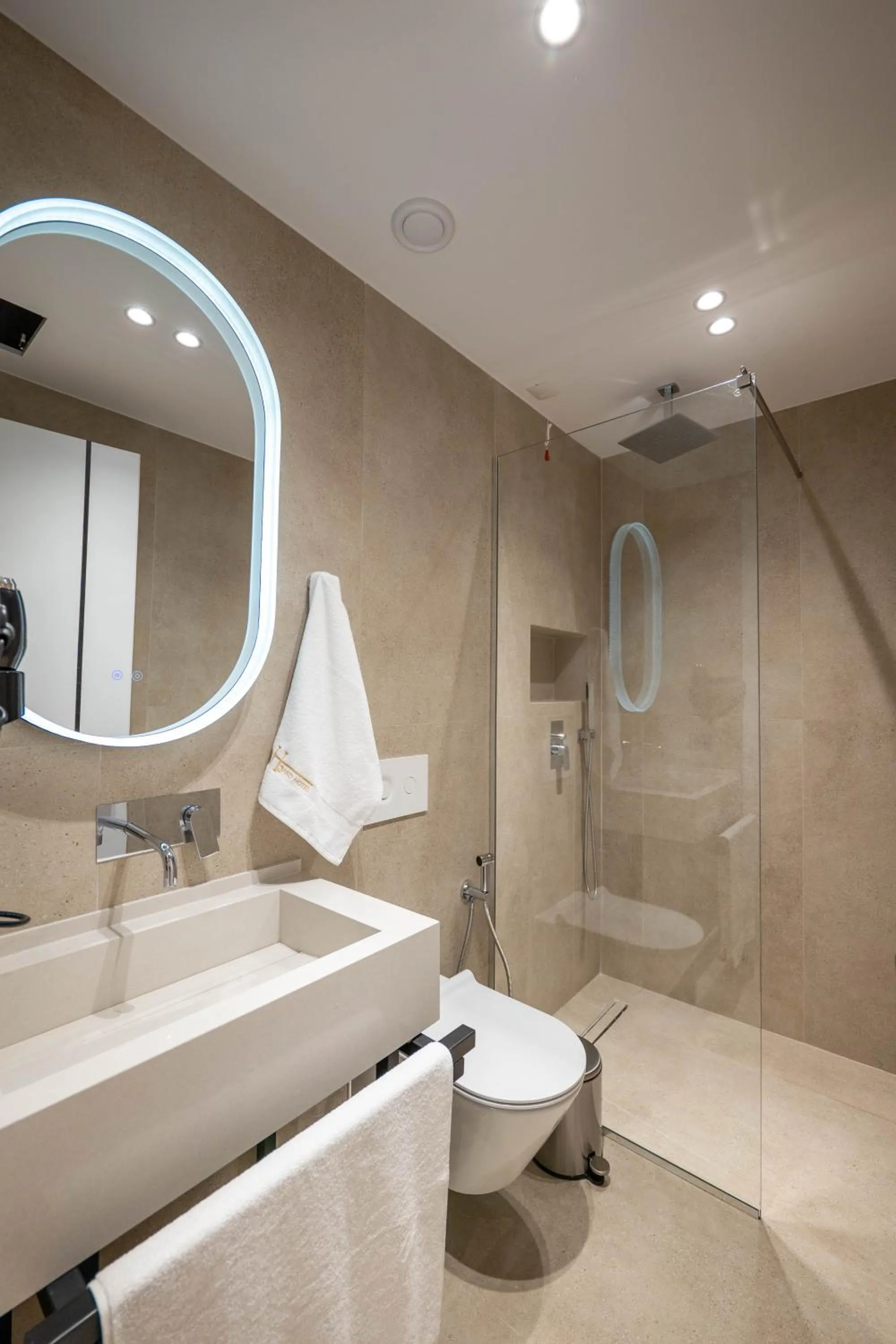 Shower in Jako Premium Hotel