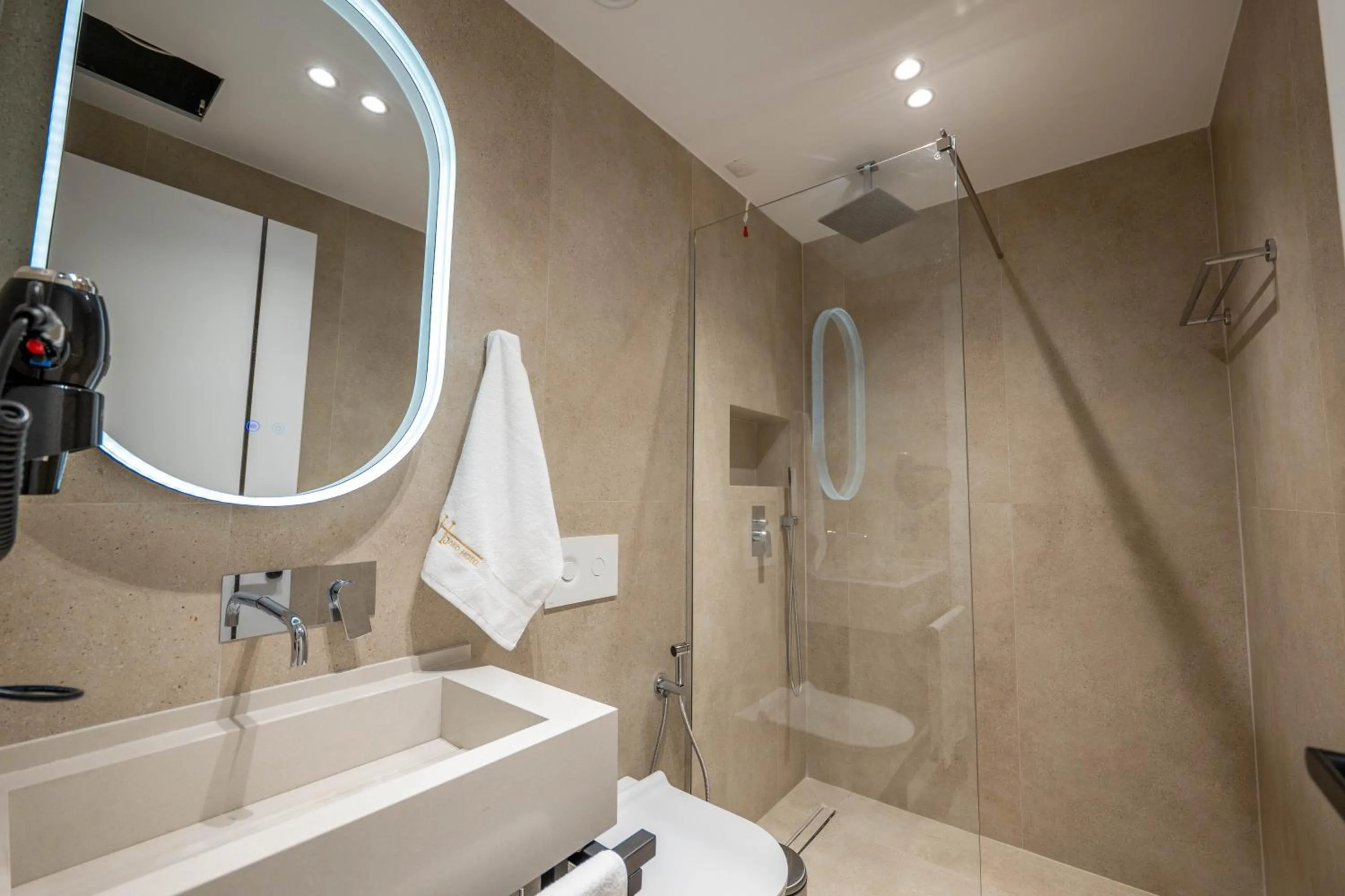 Shower in Jako Premium Hotel