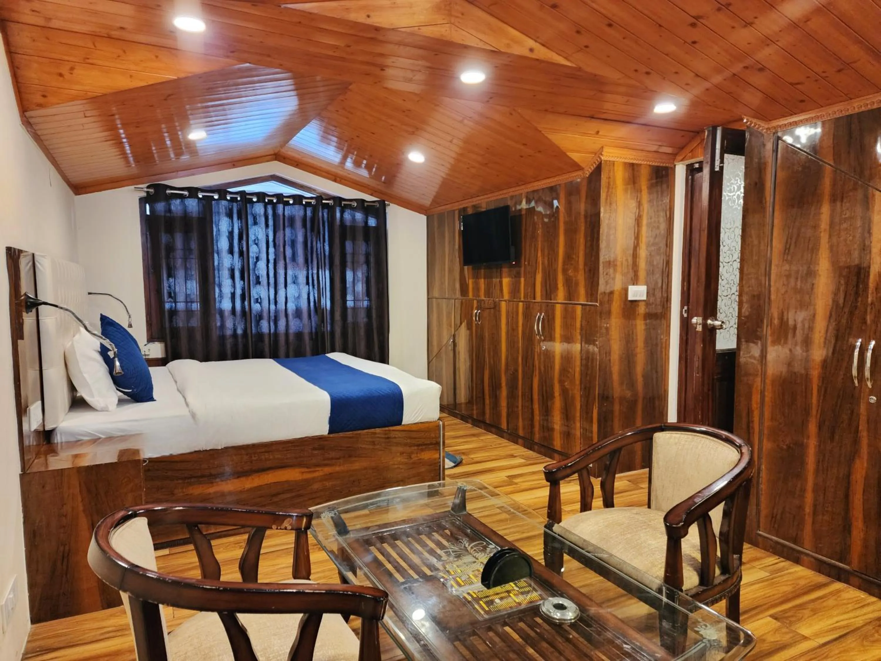 Bed in Florence B&B Near Mall Road - Amazing Valley View