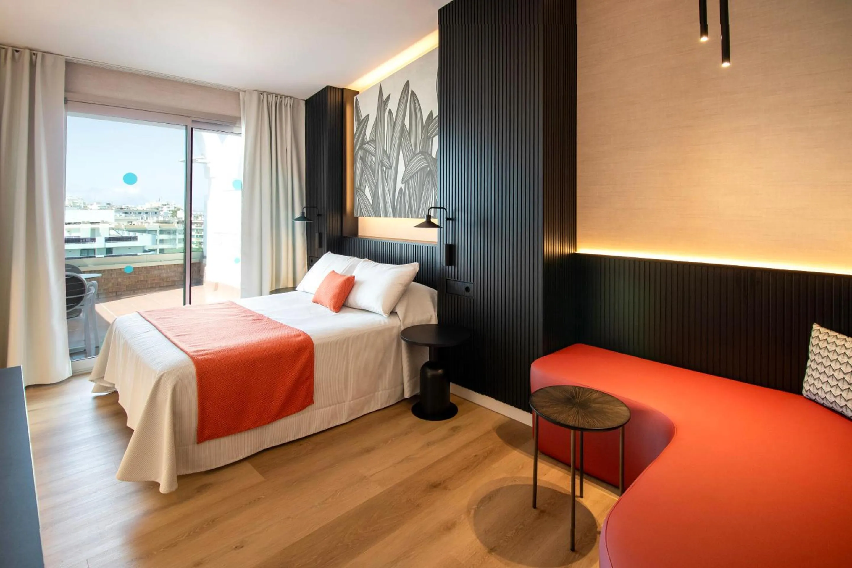 Photo of the whole room, Bed in Golden Port Salou & Spa