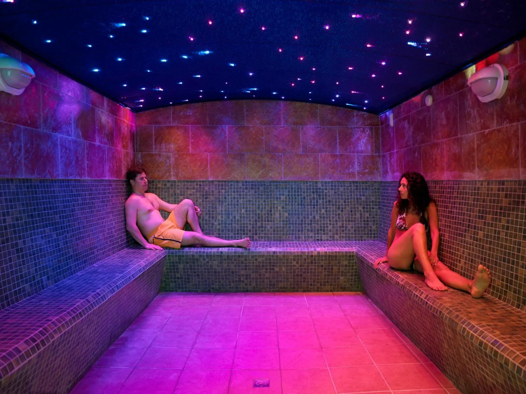 Steam room in Golden Port Salou & Spa