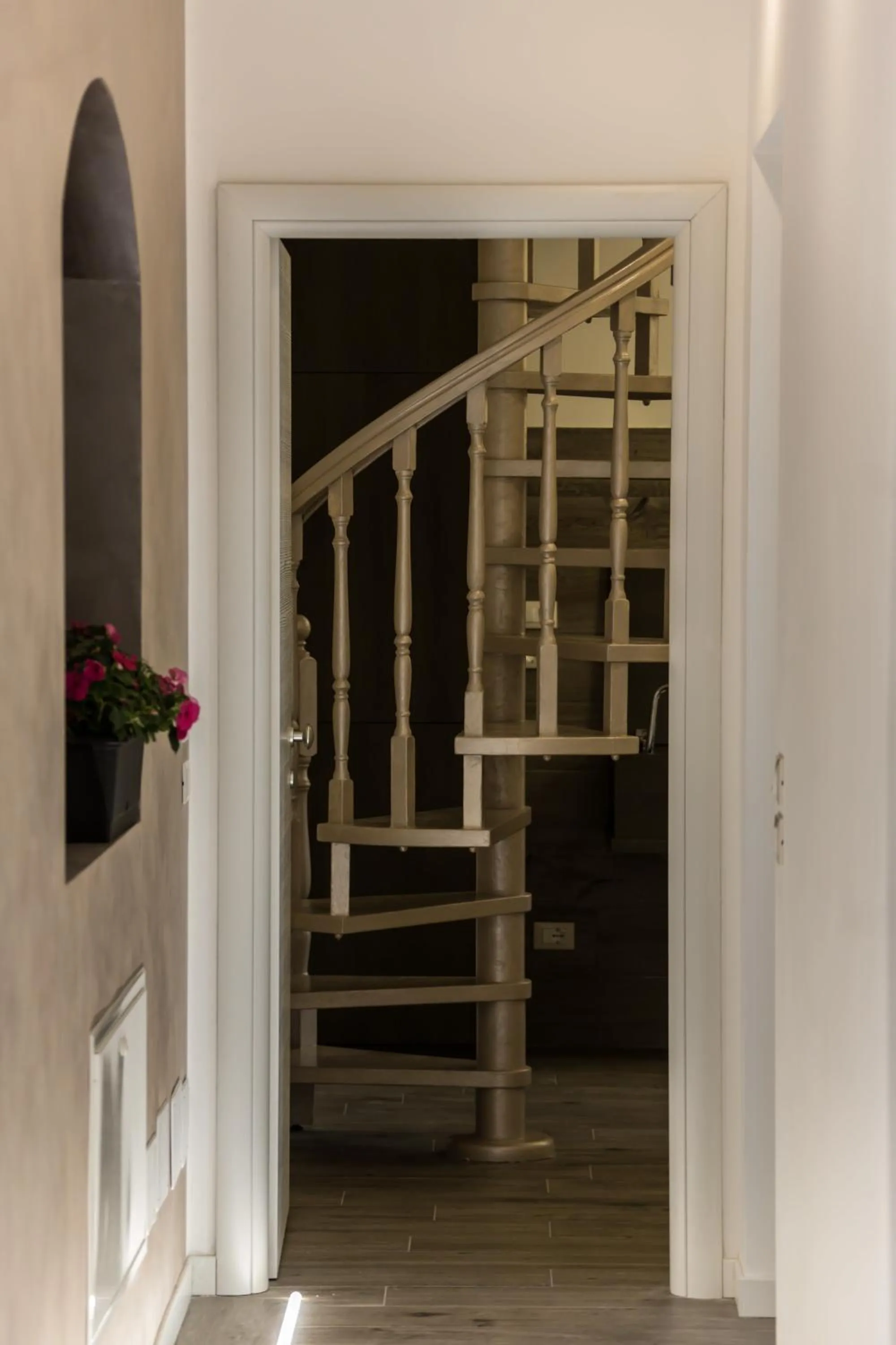 Decorative detail in B&B Corte sul Naviglio CIN I T 0 1 5 0 7 0 C 1 3 X U I L Q C V