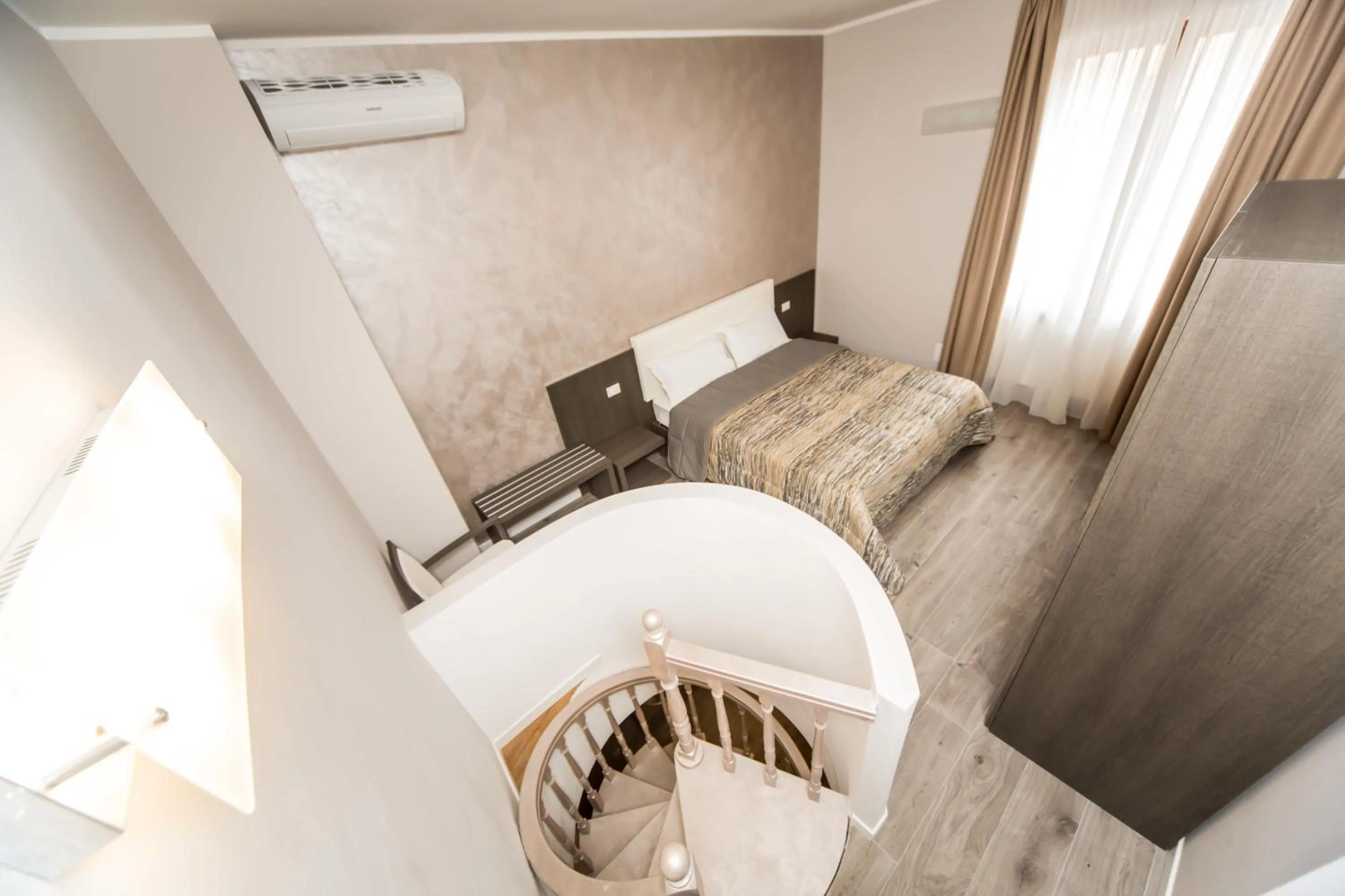 Photo of the whole room, Bed in B&B Corte sul Naviglio CIN I T 0 1 5 0 7 0 C 1 3 X U I L Q C V