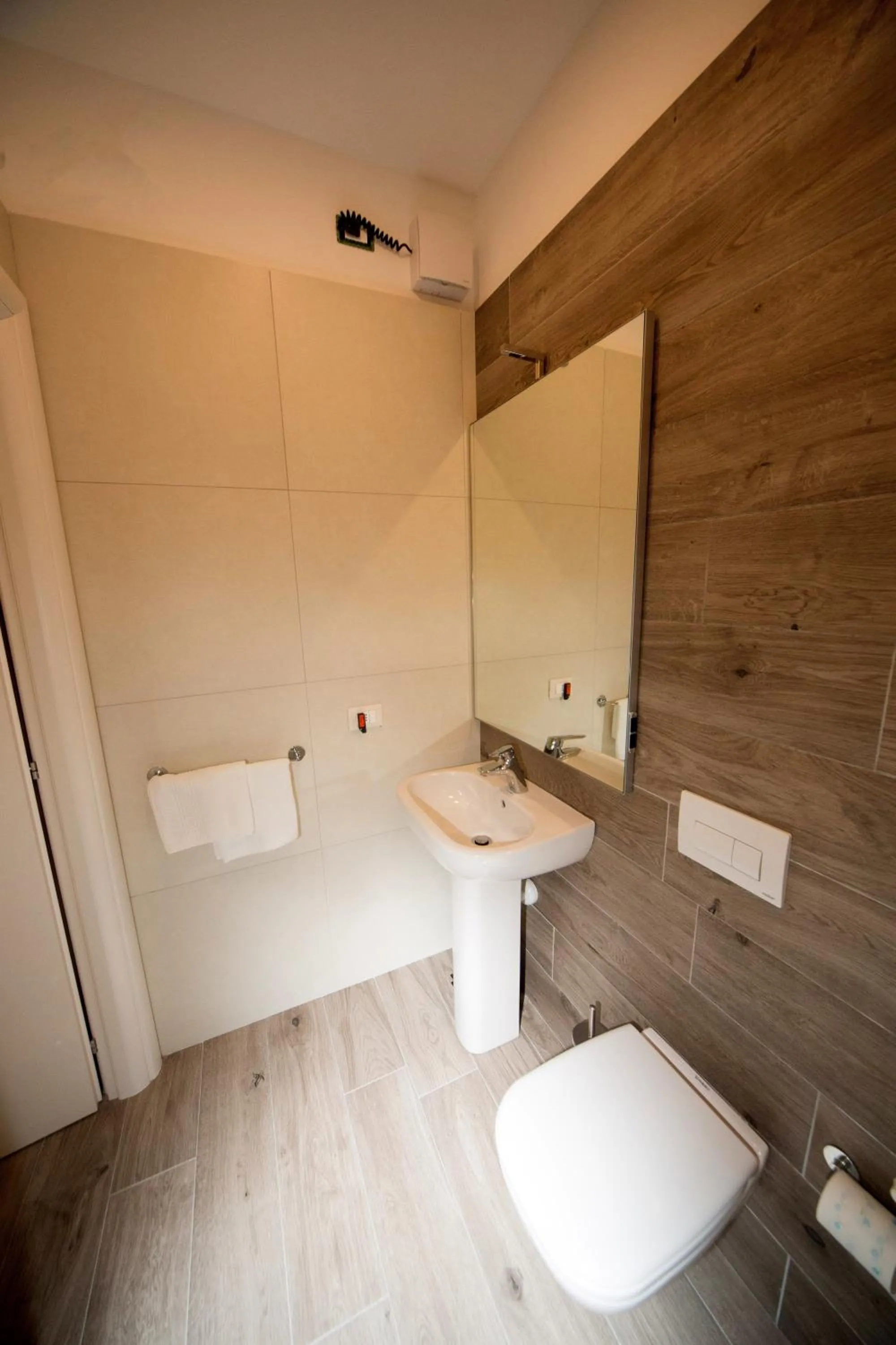 Bathroom in B&B Corte sul Naviglio CIN I T 0 1 5 0 7 0 C 1 3 X U I L Q C V