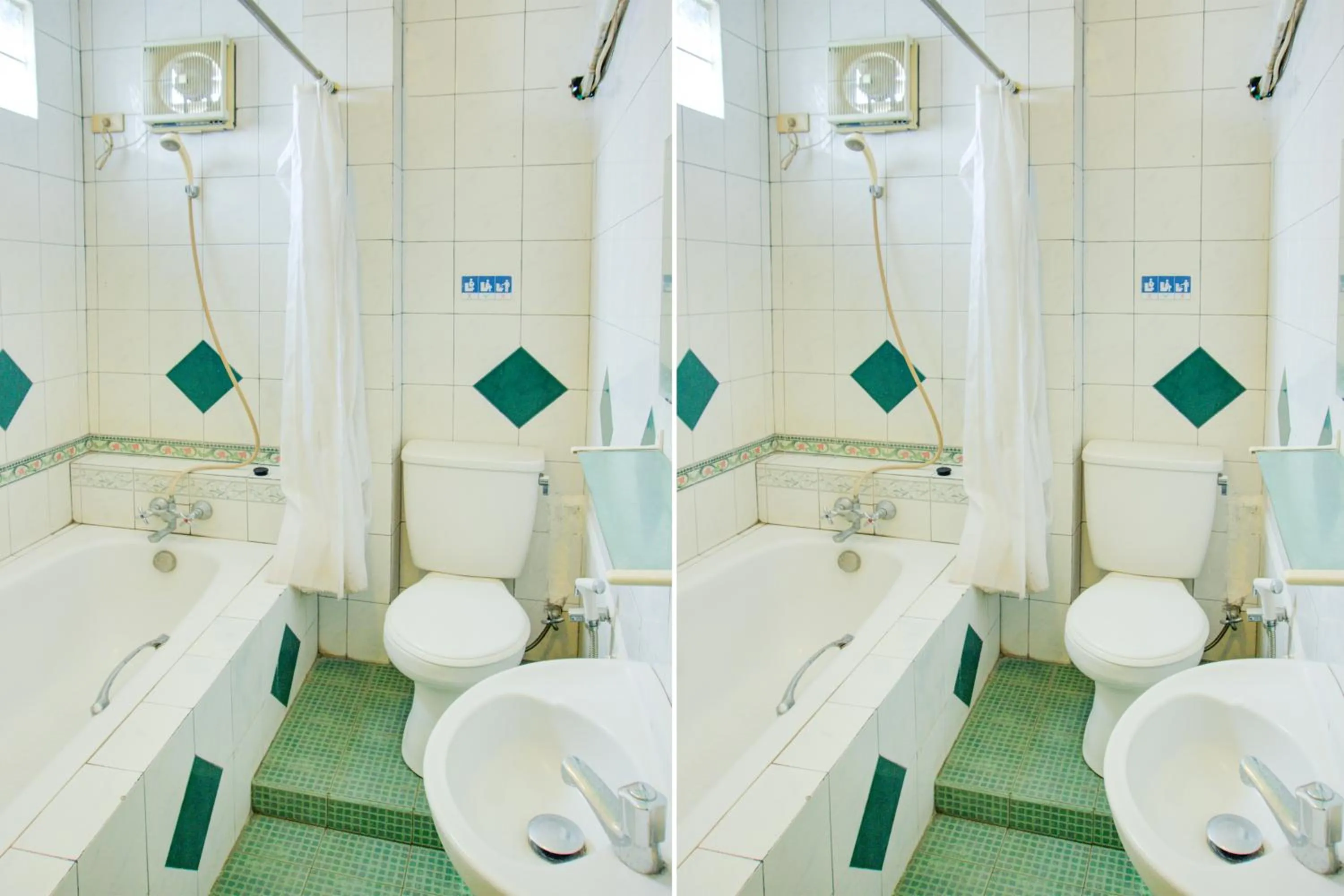 Bathroom in Townhouse Oak Palembang Near Jembatan Ampera Formerly Azzura Hotel