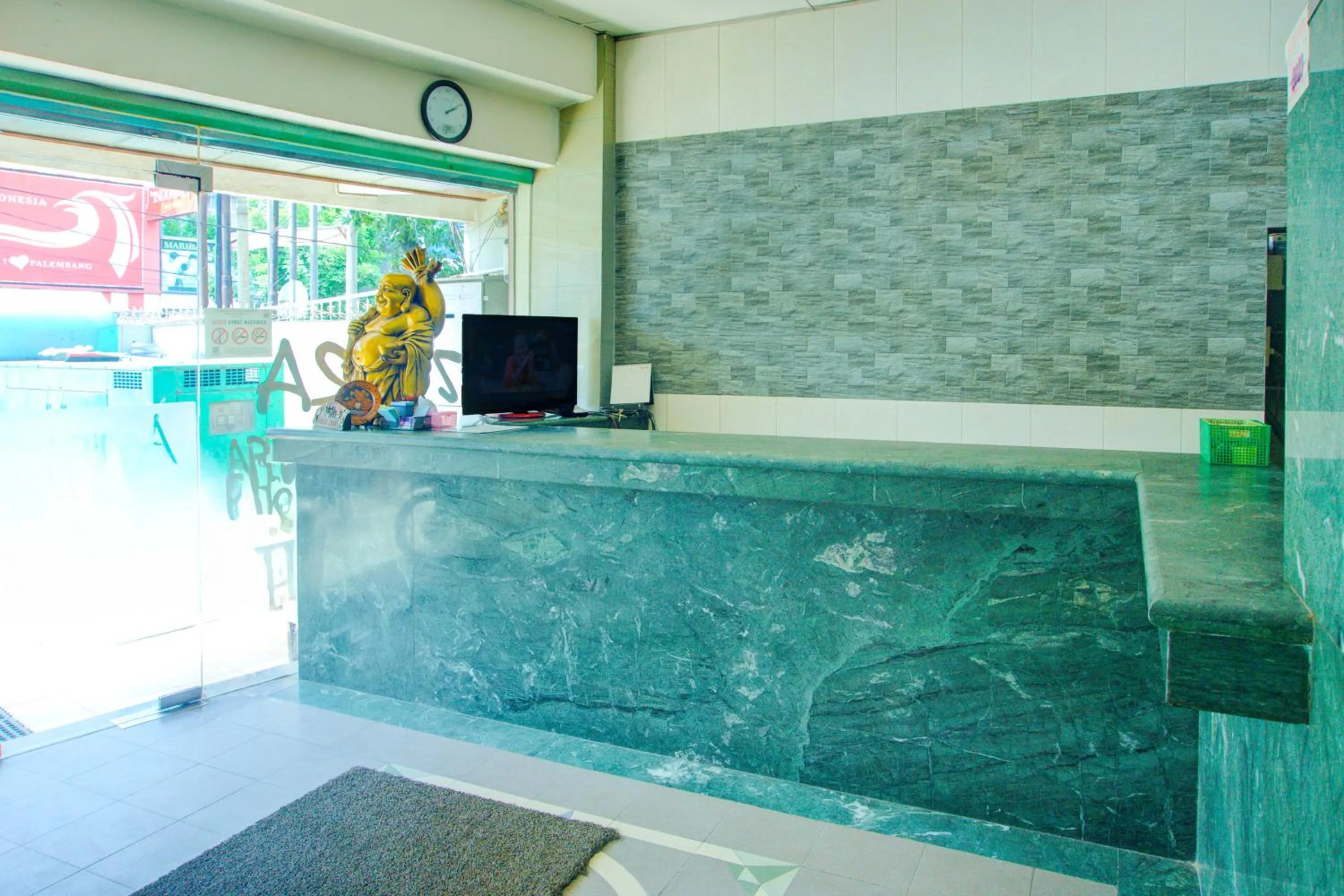 Lobby or reception in Townhouse Oak Palembang Near Jembatan Ampera Formerly Azzura Hotel