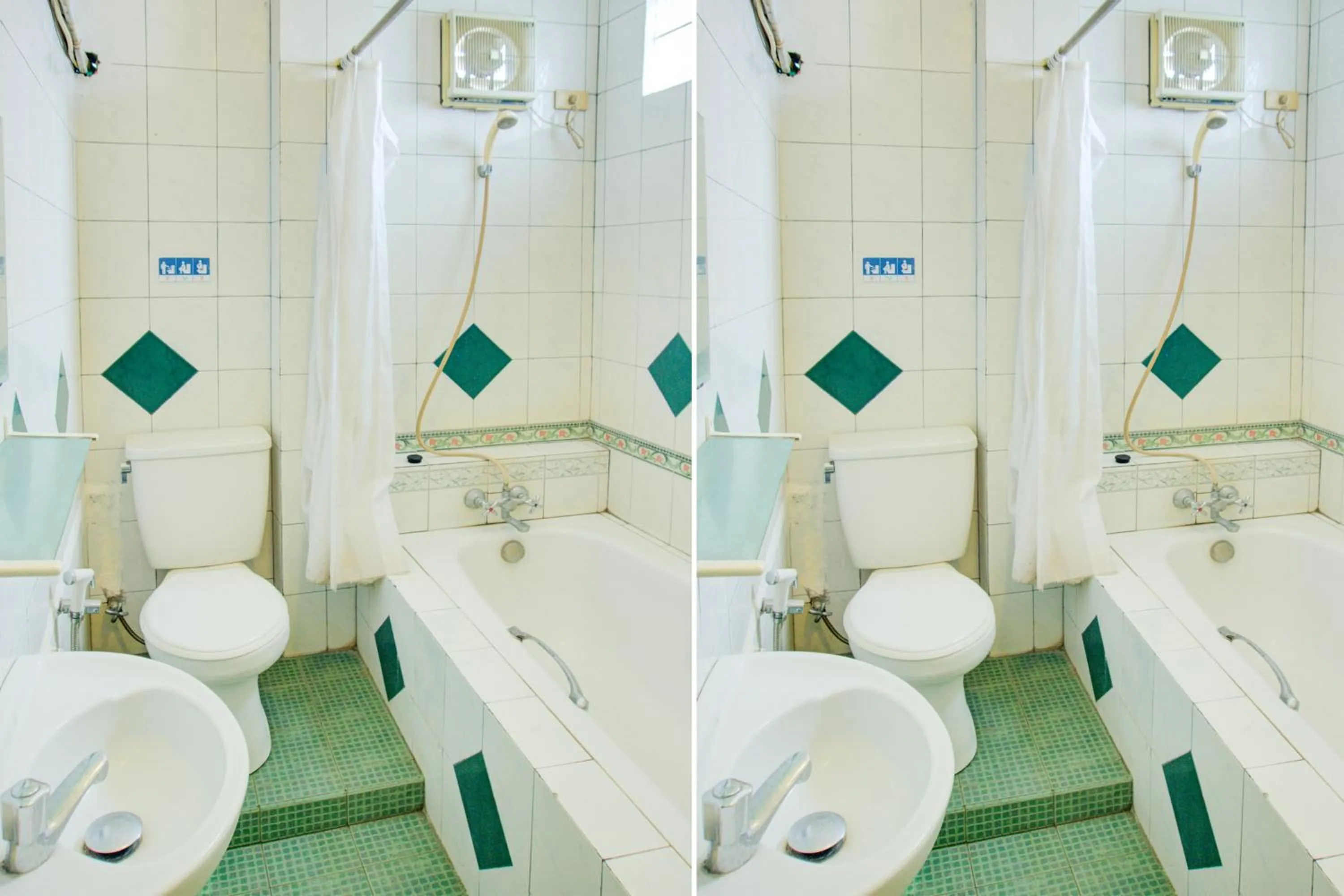 Bathroom in Townhouse Oak Palembang Near Jembatan Ampera Formerly Azzura Hotel