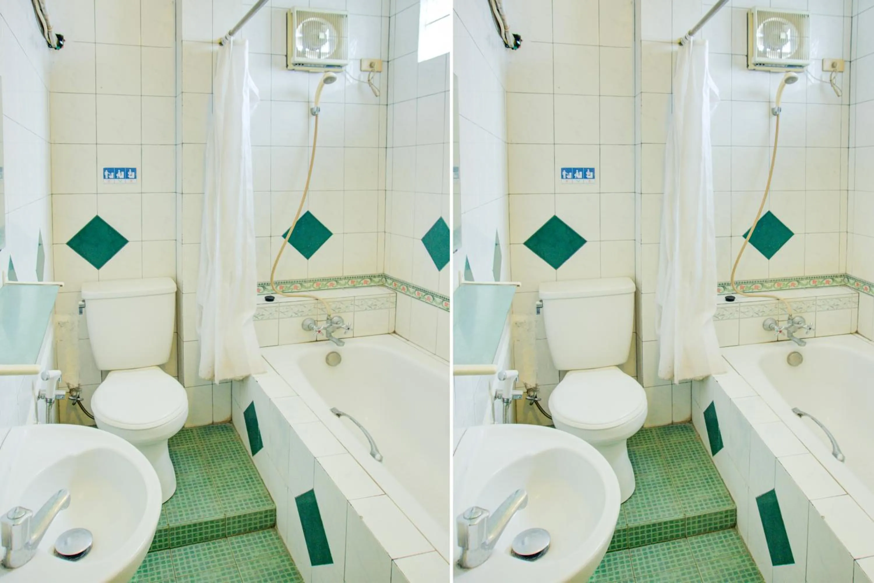 Bathroom in Townhouse Oak Palembang Near Jembatan Ampera Formerly Azzura Hotel