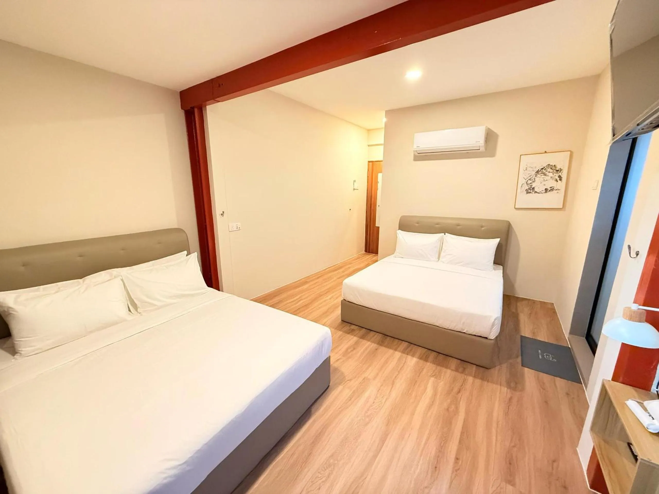 Photo of the whole room, Bed in TwinTree Kelawai