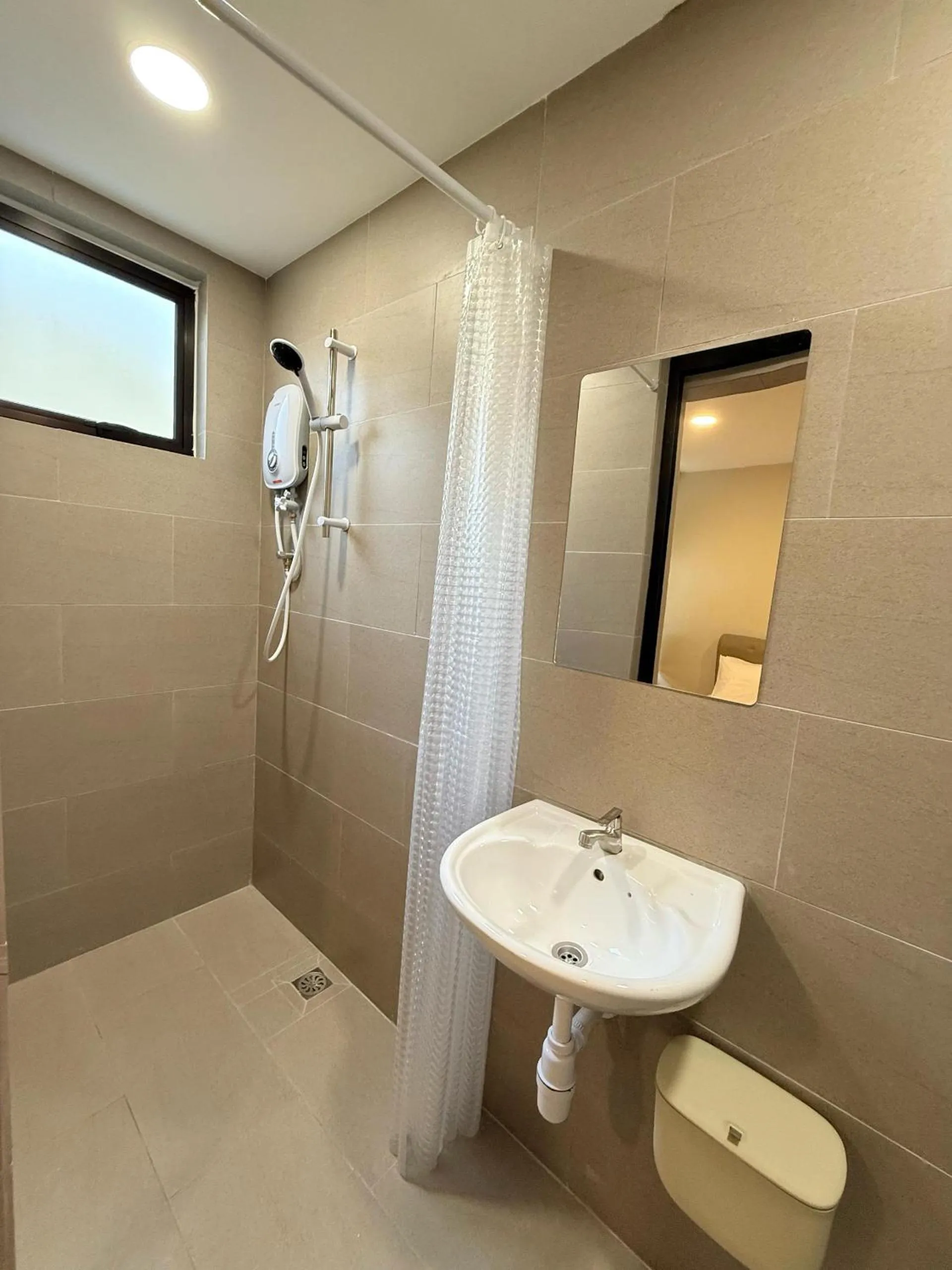 Shower in TwinTree Kelawai