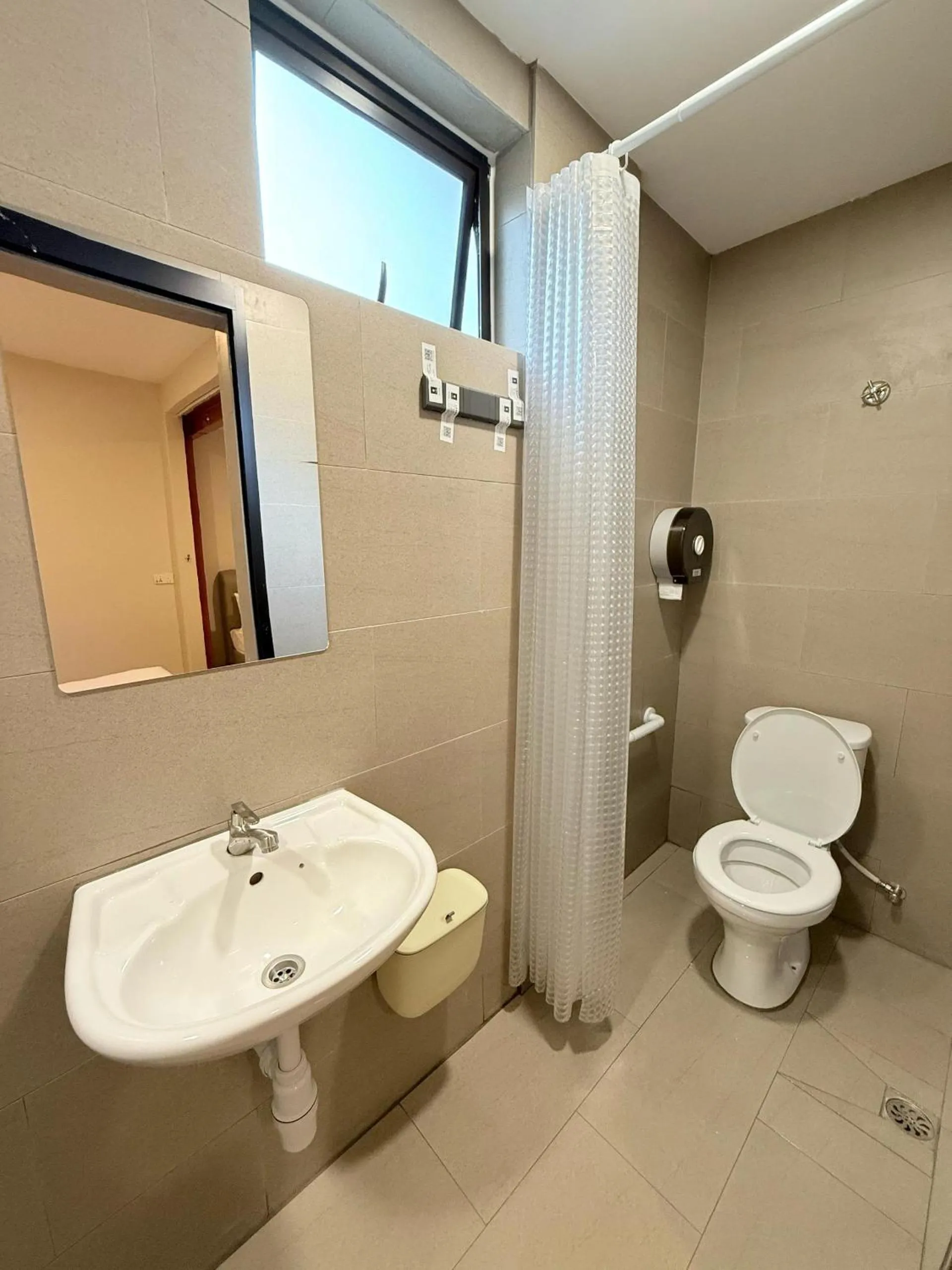 Shower in TwinTree Kelawai