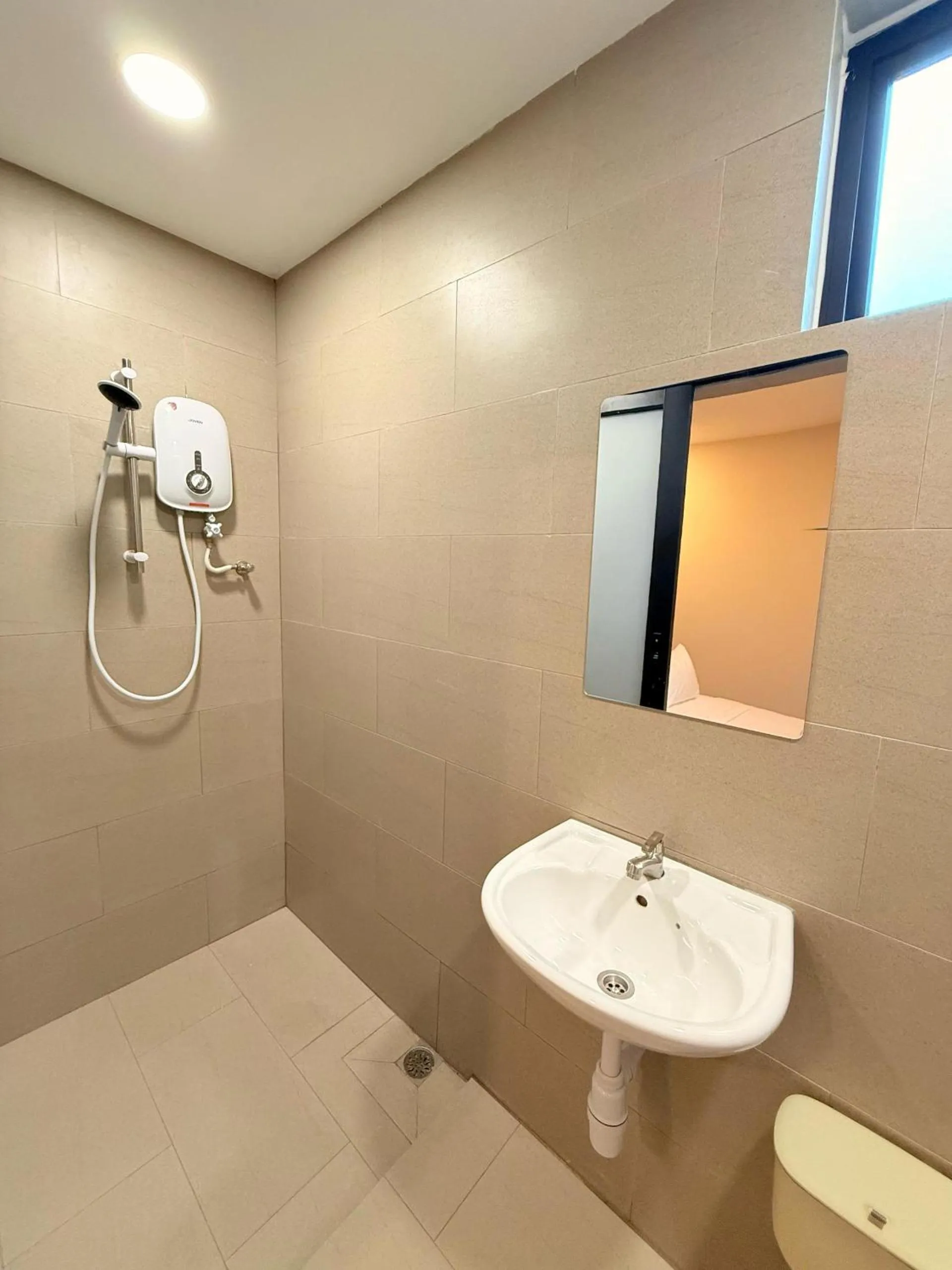 Shower in TwinTree Kelawai