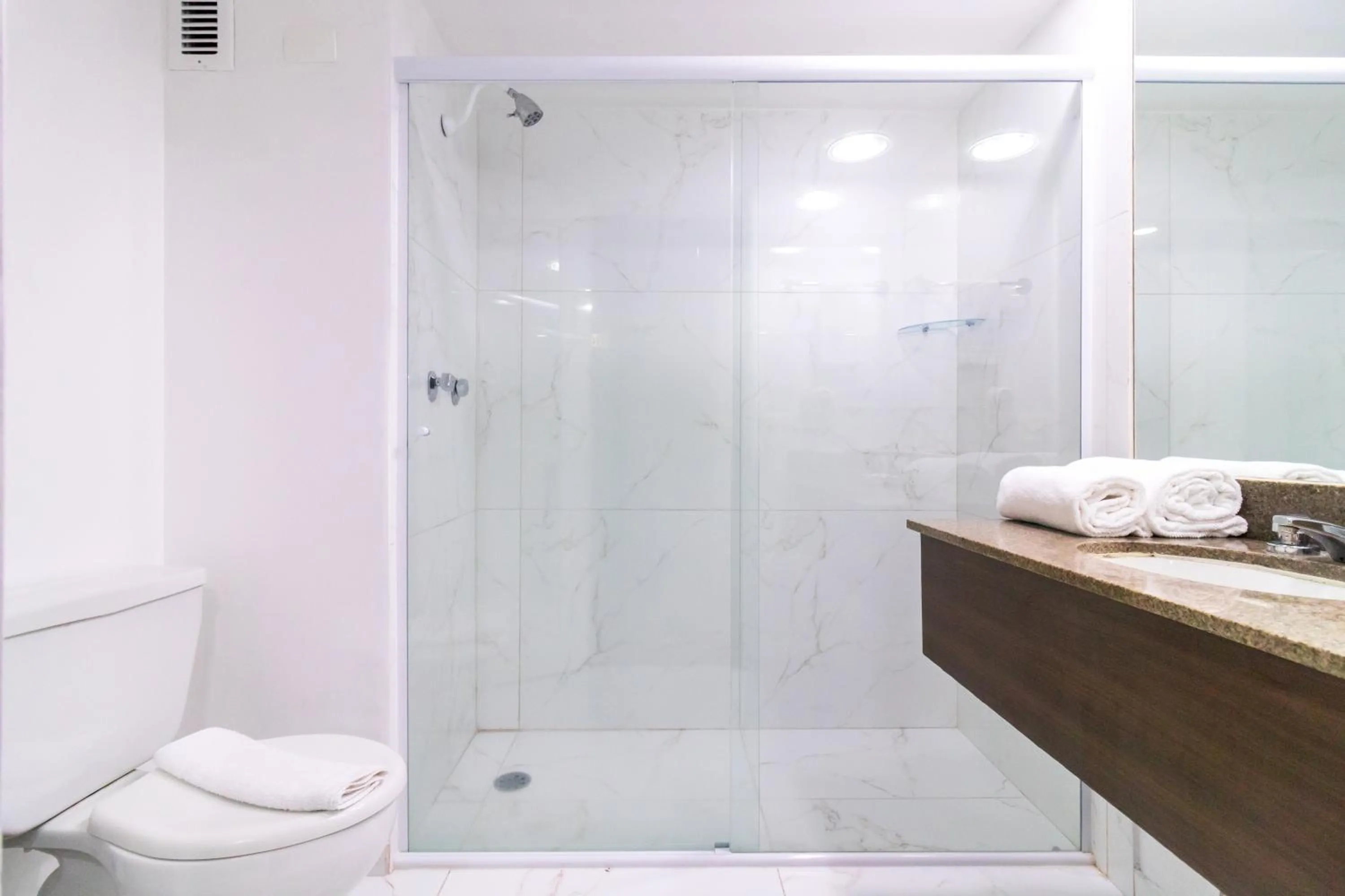 Bathroom in Gran Villagio Hotel SP by Castelo Itaipava