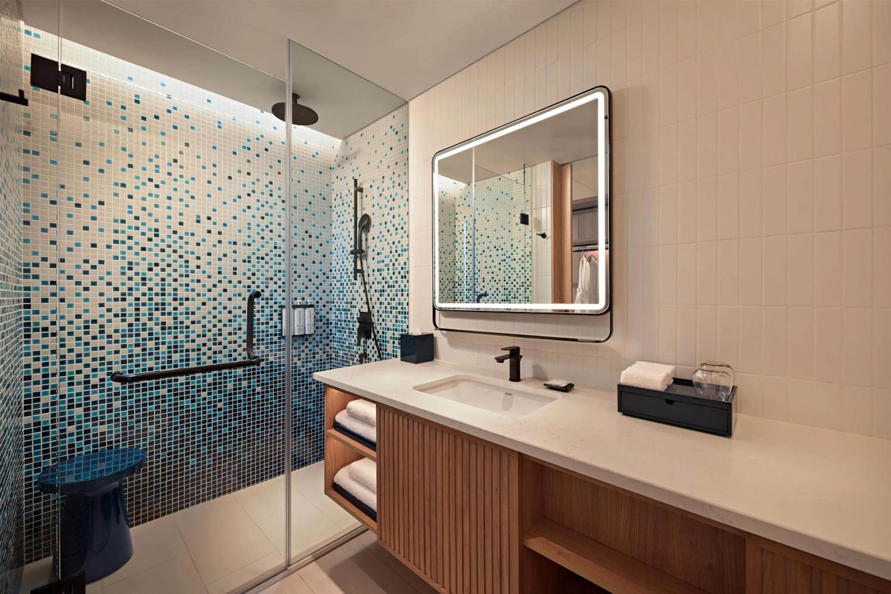 Bathroom in Hyatt Place Ha Long Bay, Bai Chay