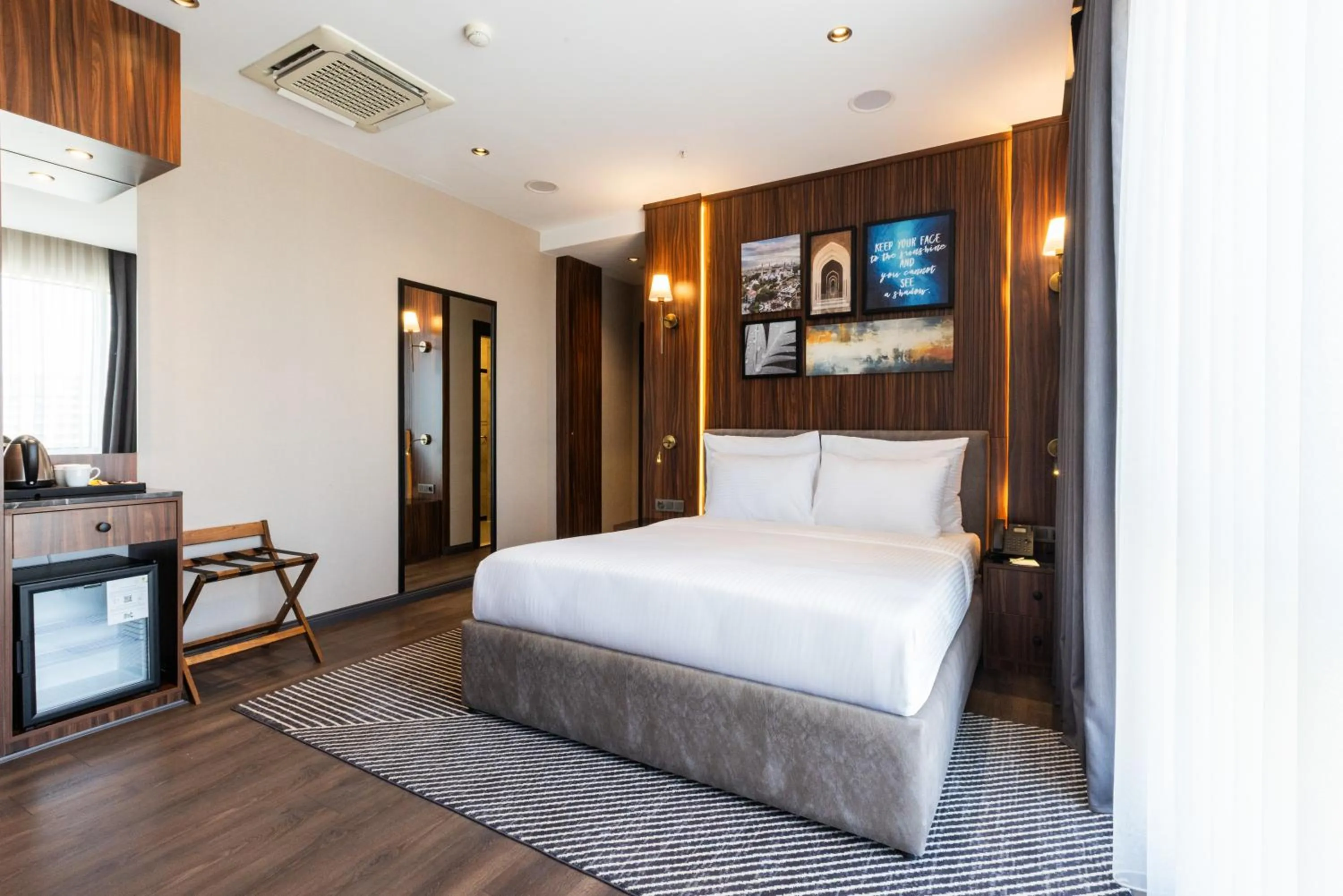 Photo of the whole room, Bed in La Quinta By Wyndham Istanbul Kartal