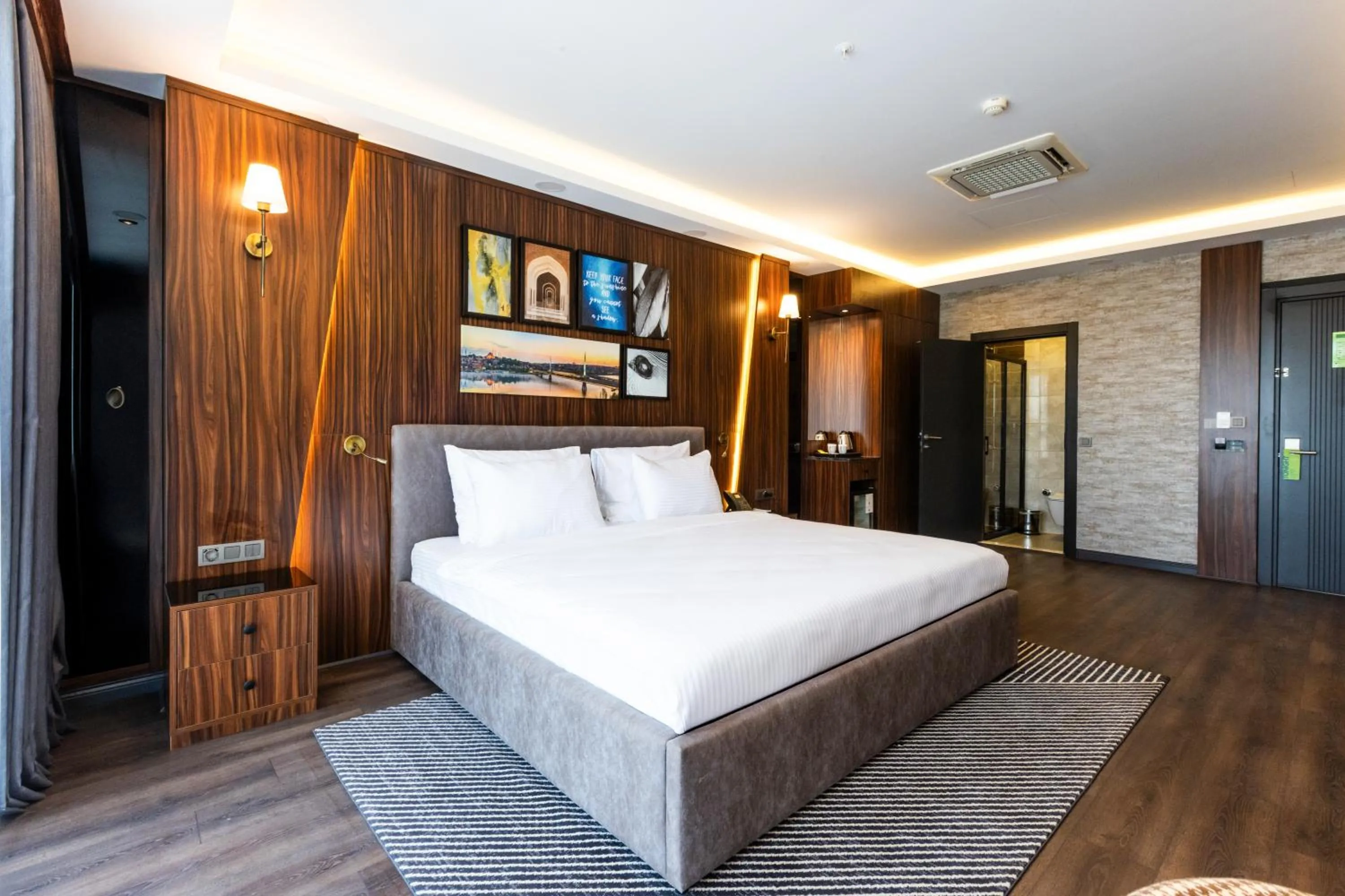 Photo of the whole room, Bed in La Quinta By Wyndham Istanbul Kartal