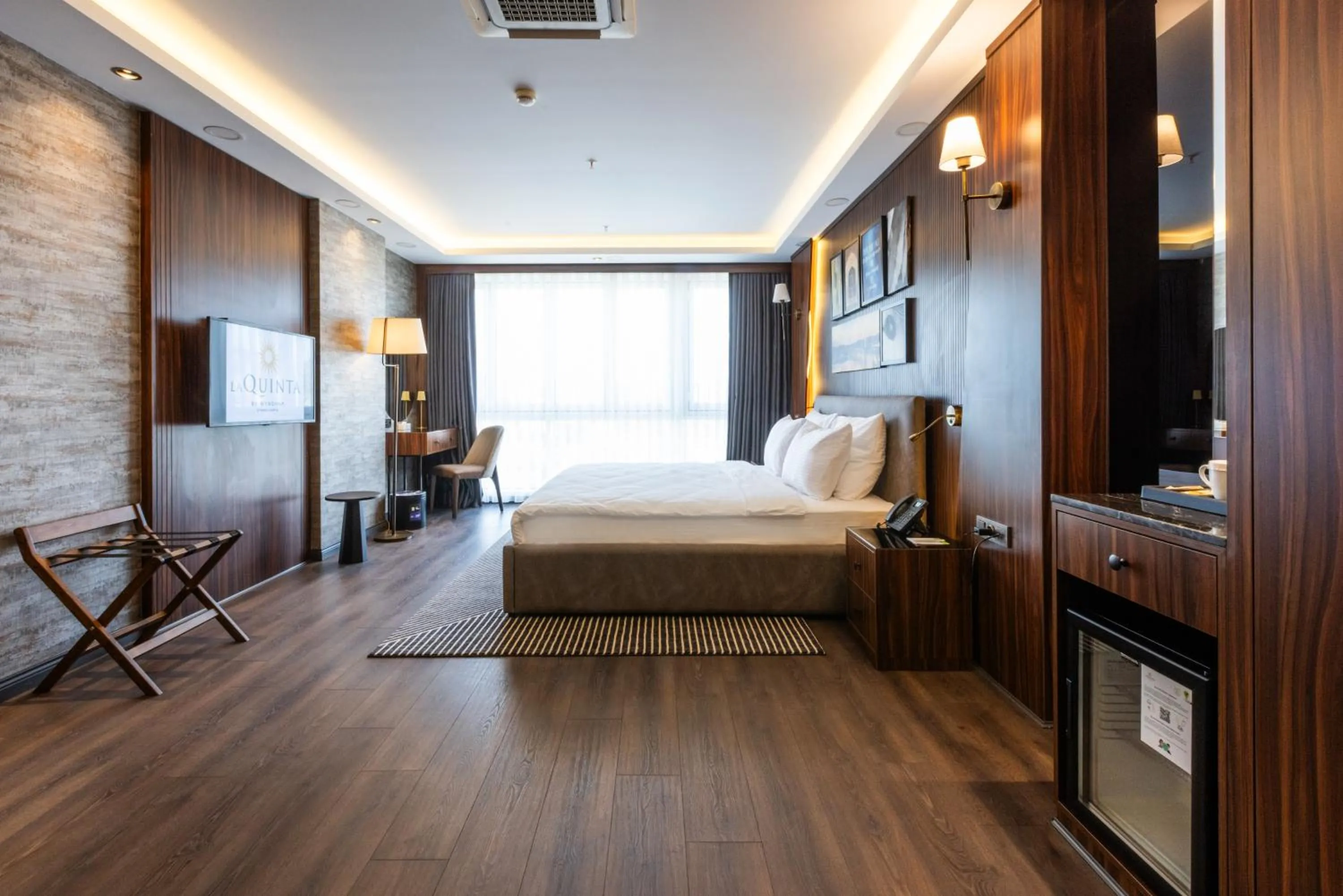 Photo of the whole room, Bed in La Quinta By Wyndham Istanbul Kartal