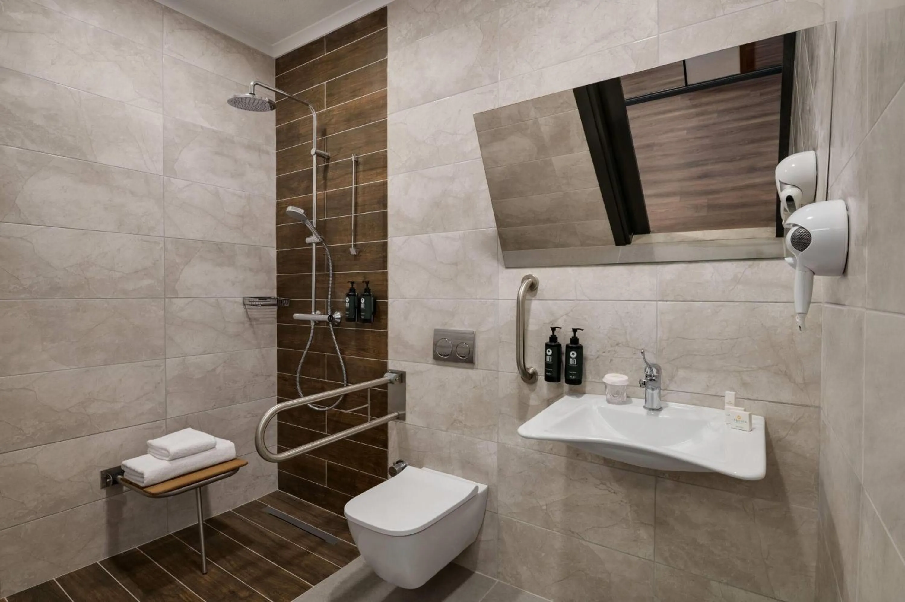 Shower in La Quinta By Wyndham Istanbul Kartal