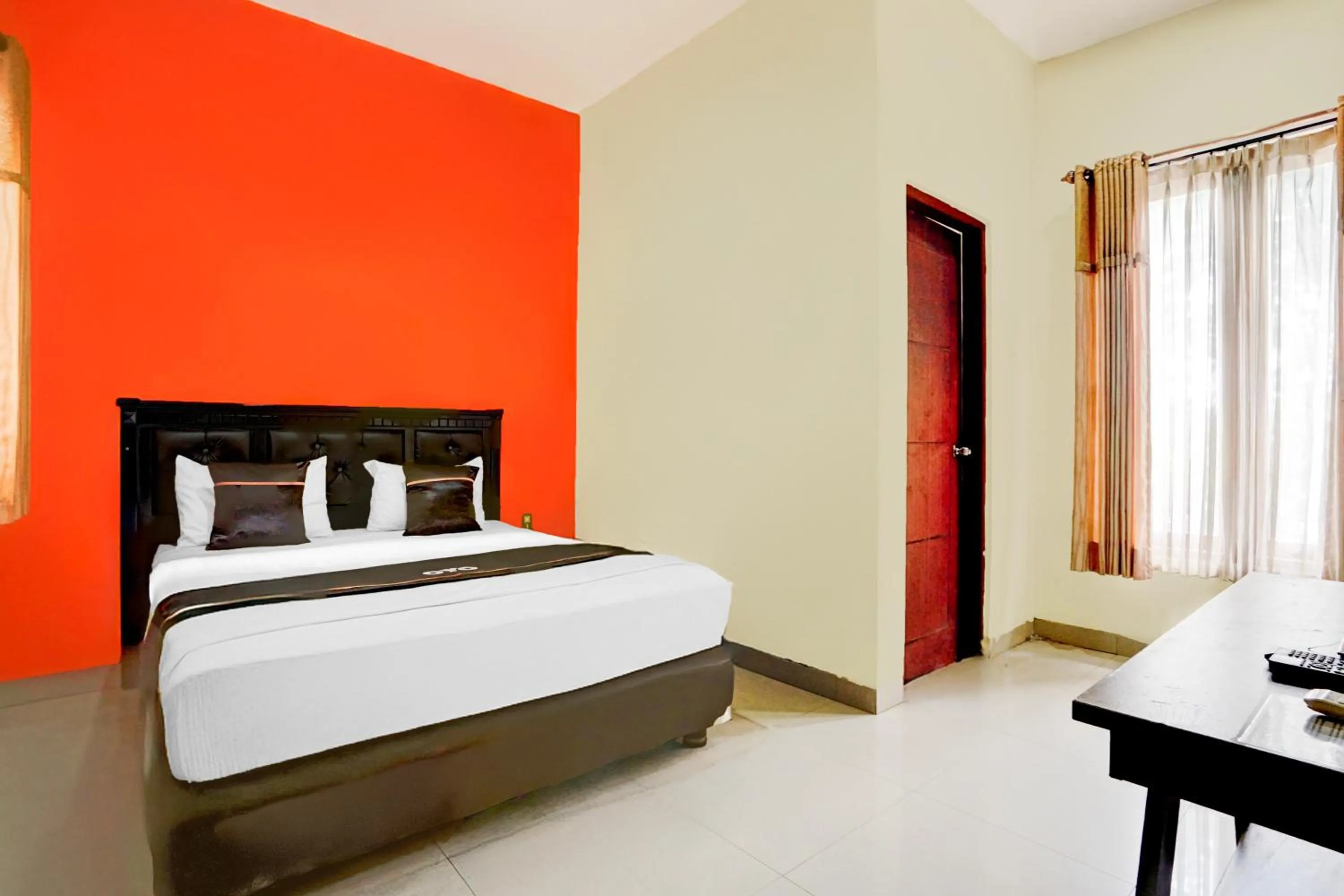 Bedroom, Bed in Hotel O 76 Gayungsari