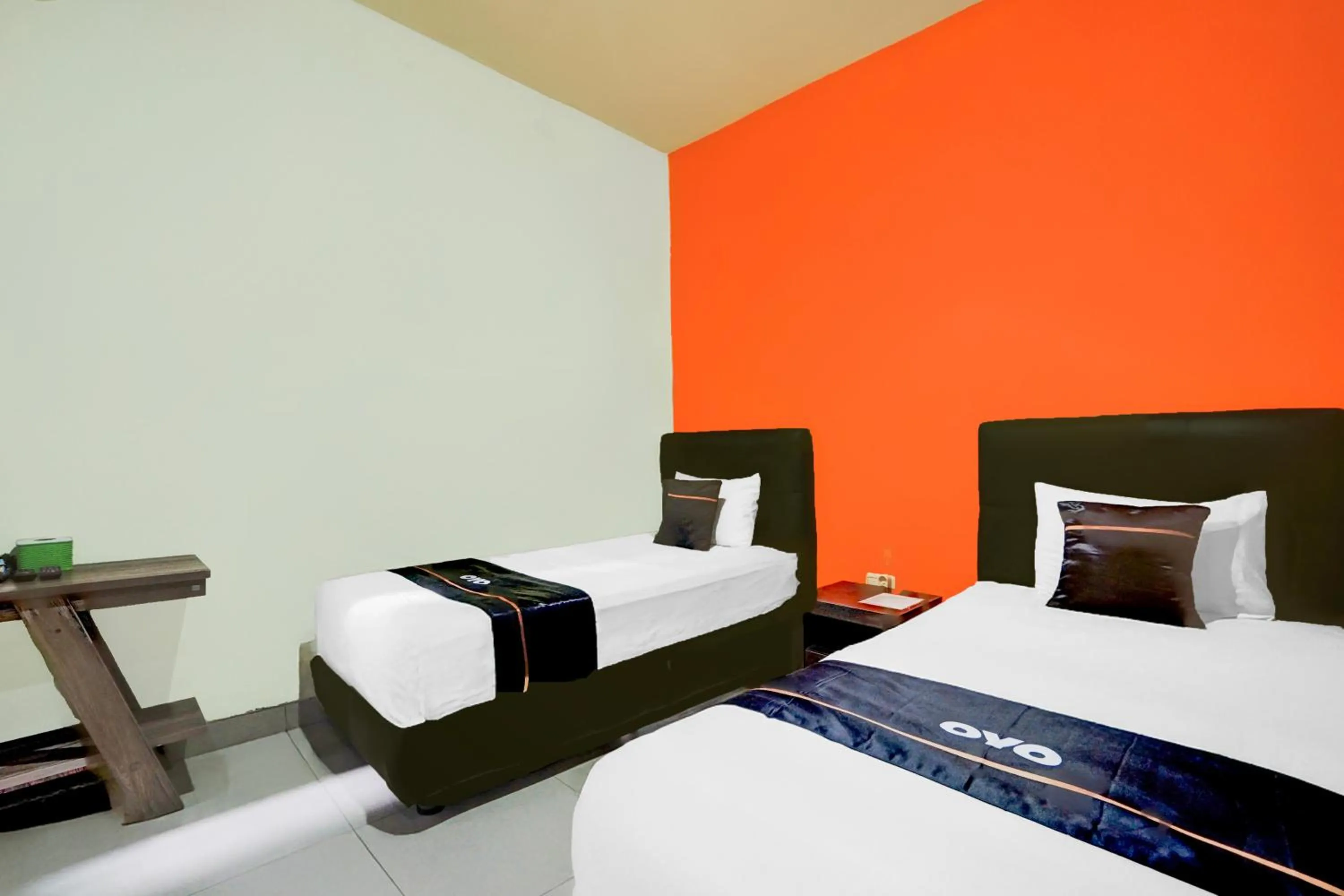 Bedroom, Bed in Hotel O 76 Gayungsari