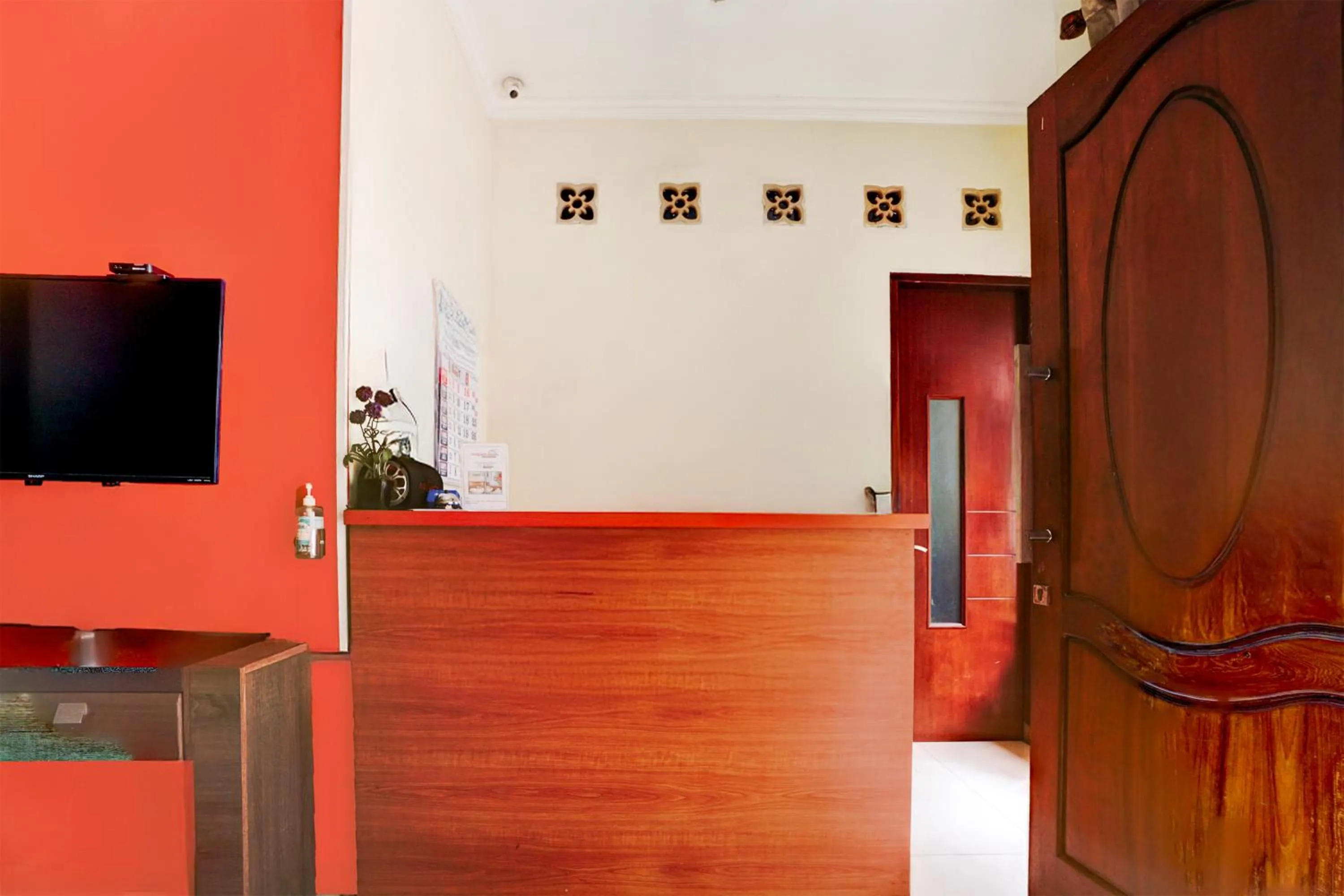 Lobby or reception in Hotel O 76 Gayungsari