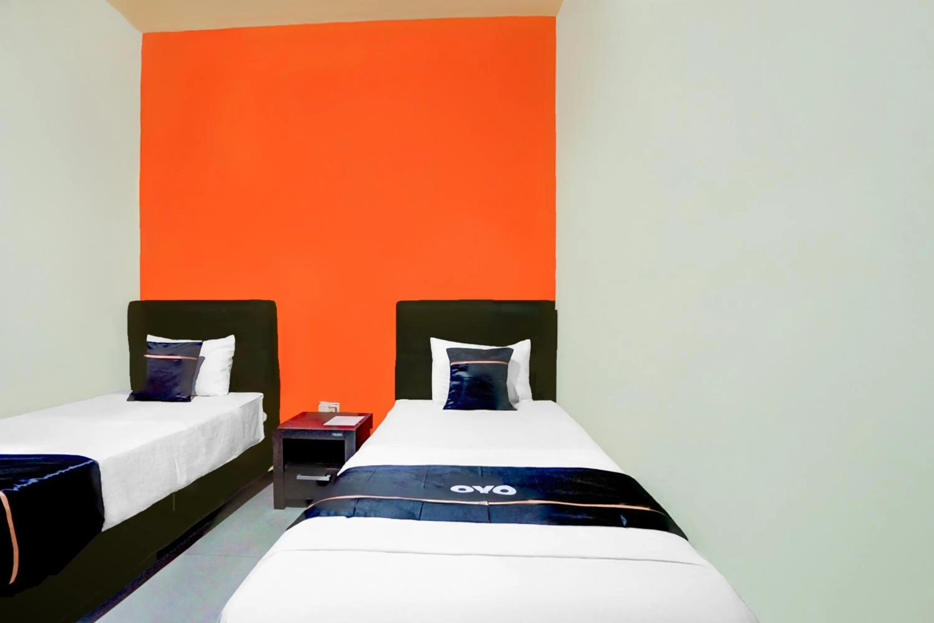 Bedroom, Bed in Hotel O 76 Gayungsari